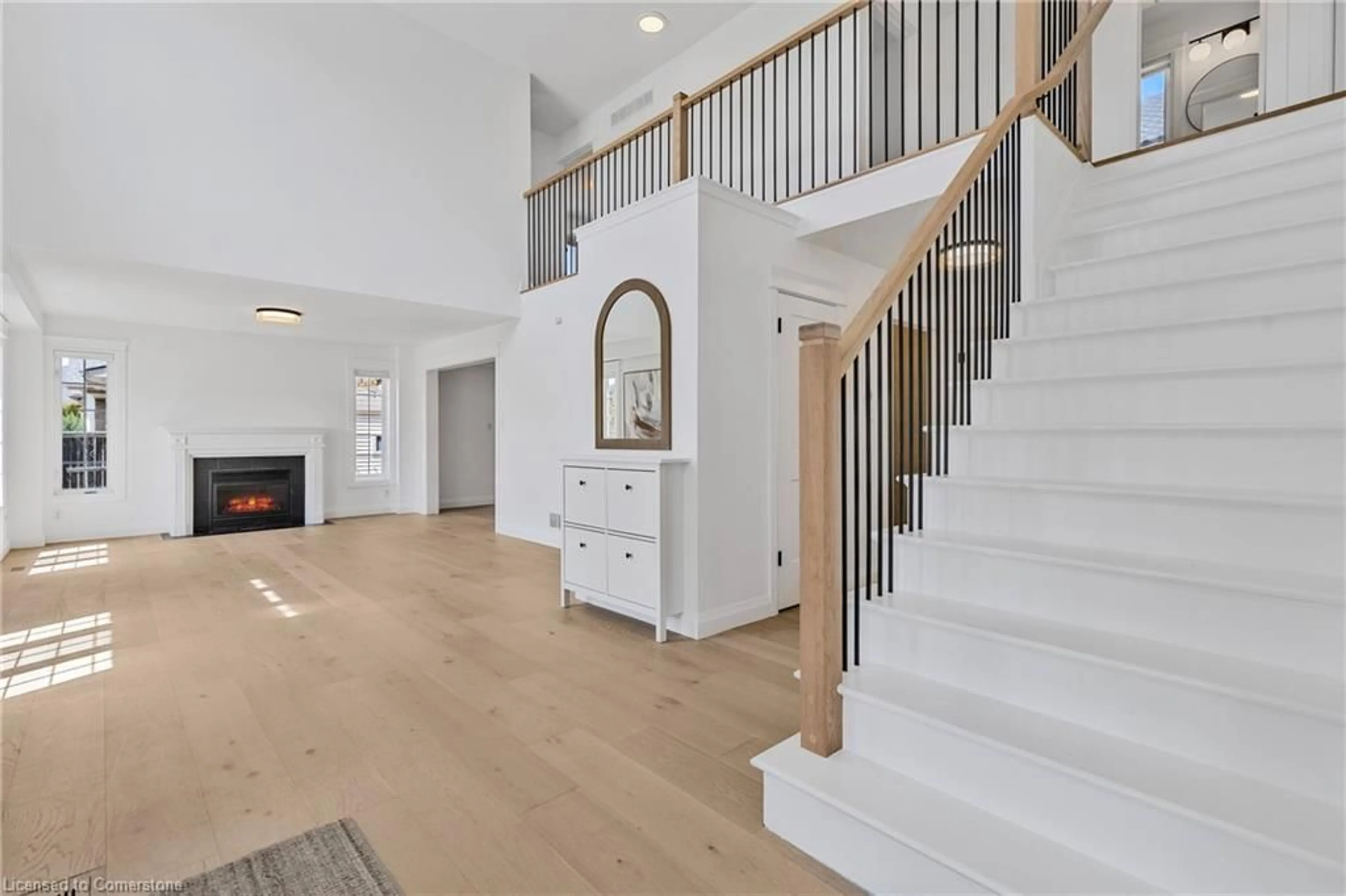 Indoor foyer for 4812 Northgate Cres, Beamsville Ontario L3J 0G2