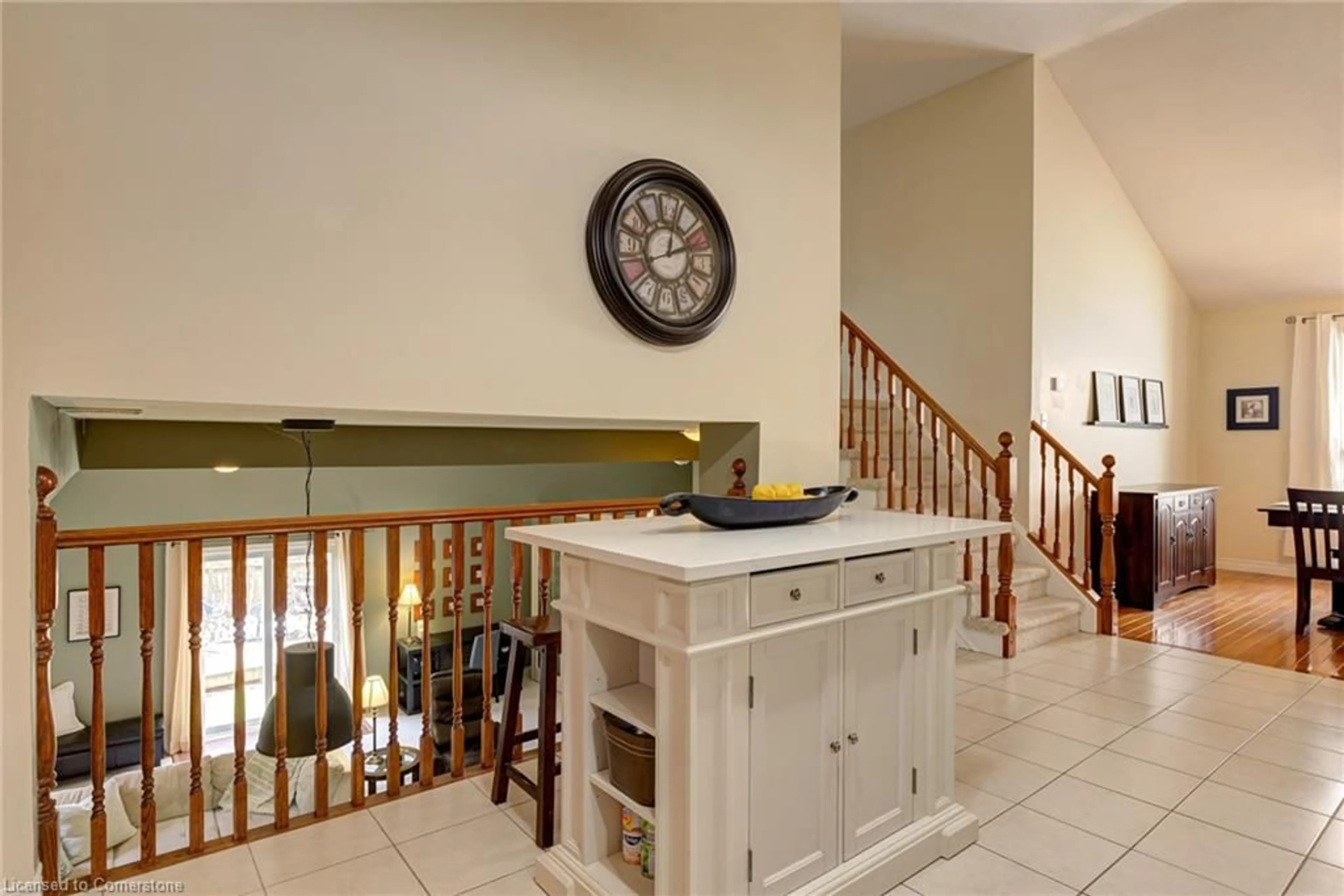 Indoor foyer for 724 Brandenburg Blvd, Waterloo Ontario N2T 2V4