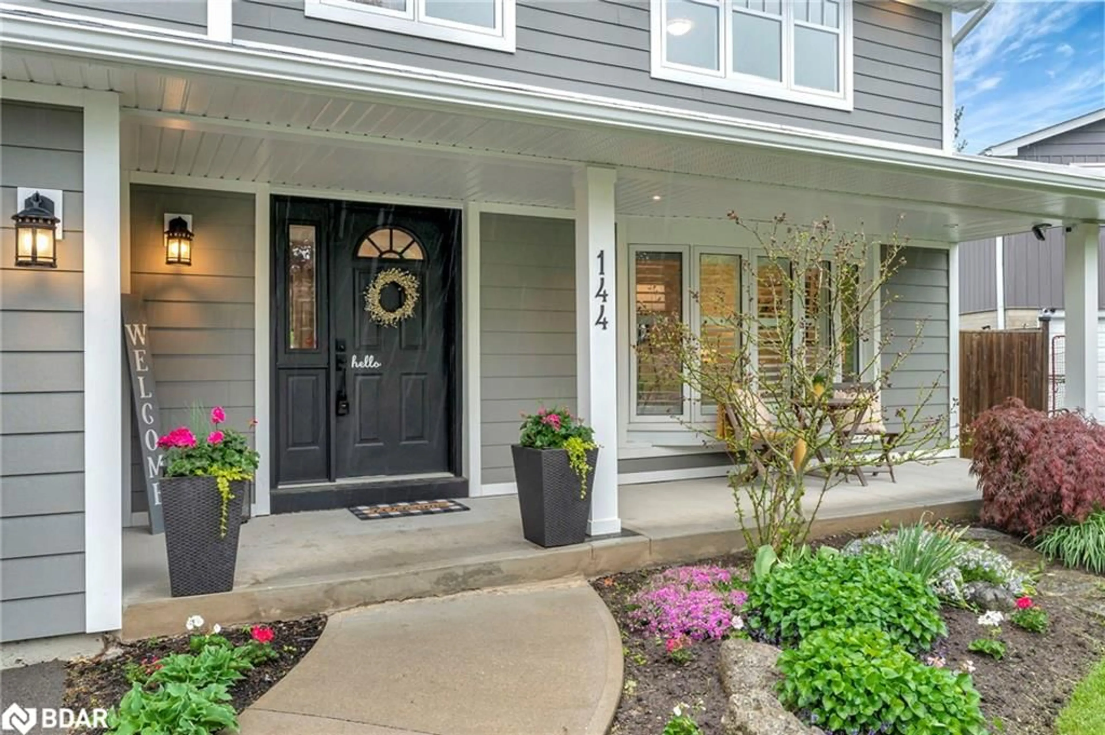 Indoor entryway for 144 Macdonald Cres, Milton Ontario L9T 2Z1