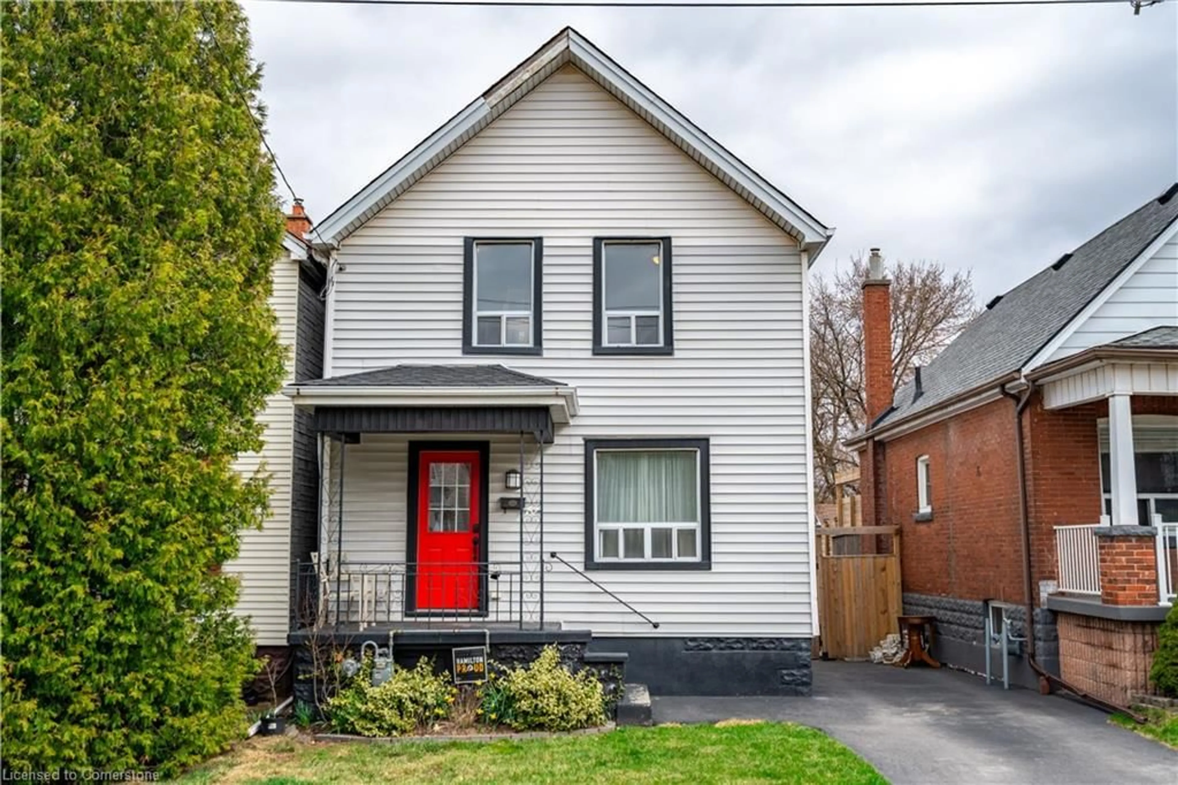 Home with brick exterior material, street for 152 London St, Hamilton Ontario L8H 4B7