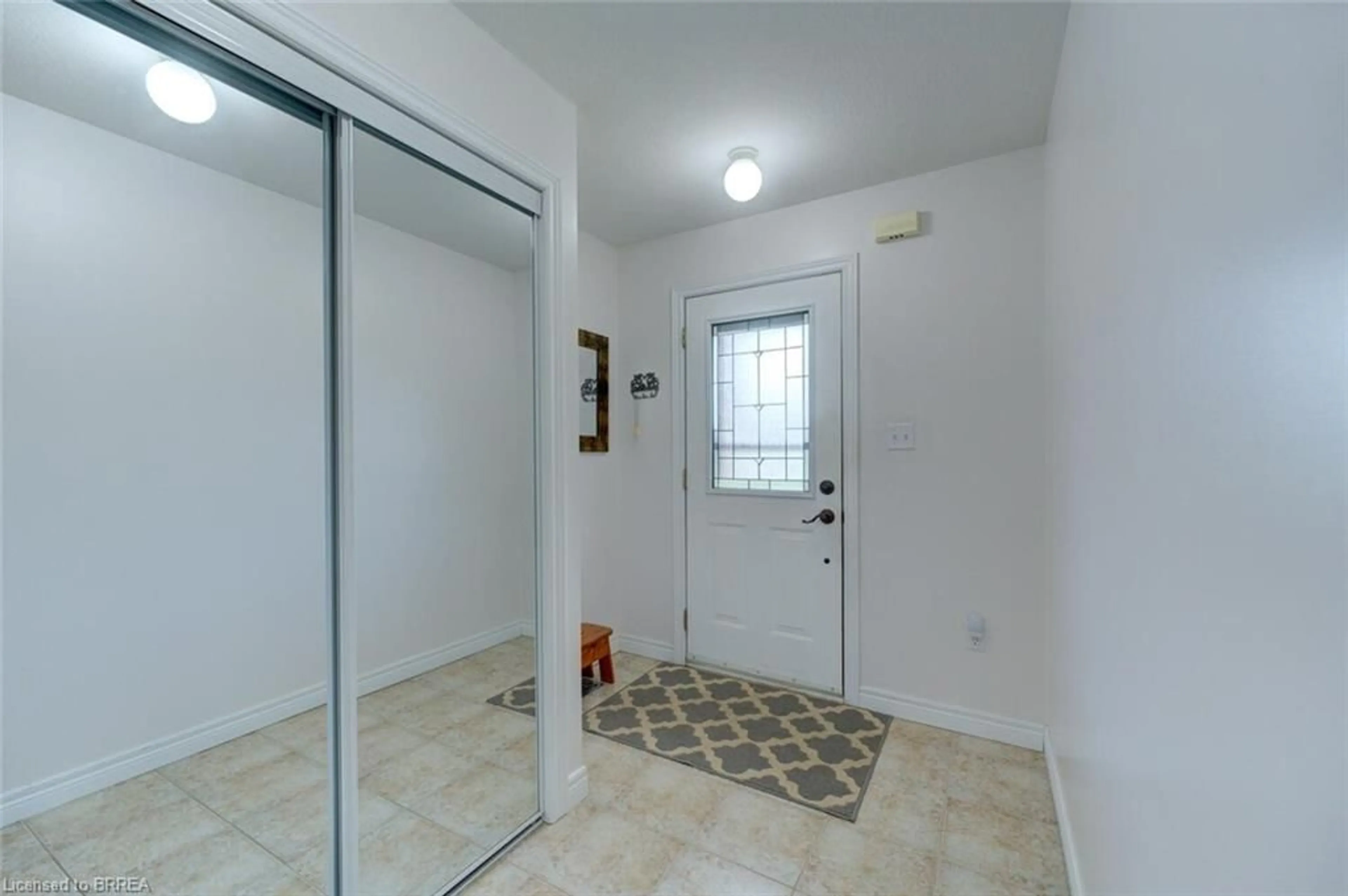 Indoor entryway for 68 Garden Ave, Brantford Ontario N3S 0A1