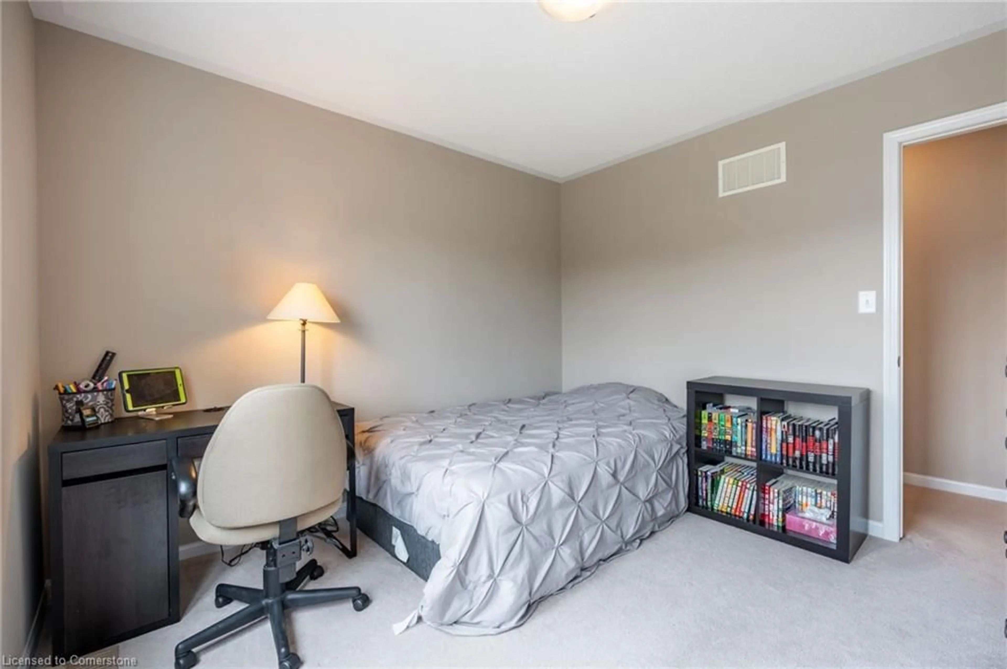 A pic of a room for 199 Emick Dr, Ancaster Ontario L9K 0E1