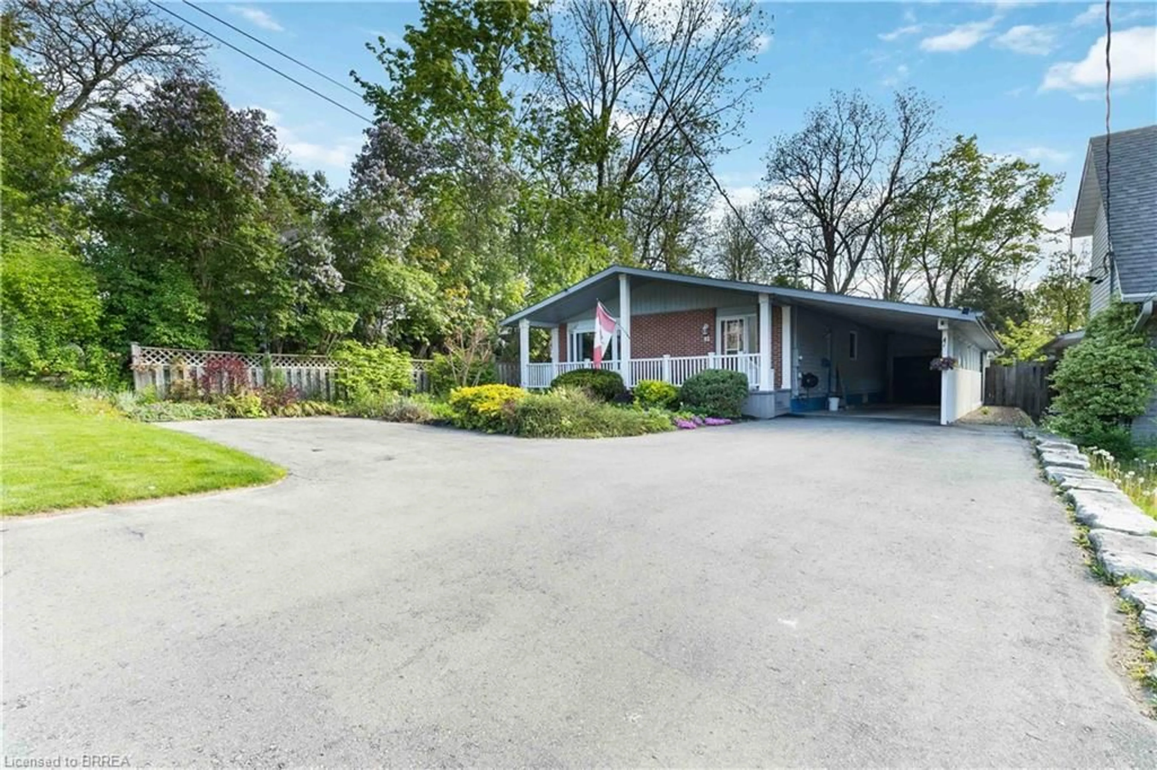 A pic from outside/outdoor area/front of a property/back of a property/a pic from drone, street for 83 Locks Rd, Brantford Ontario N3S 7L9