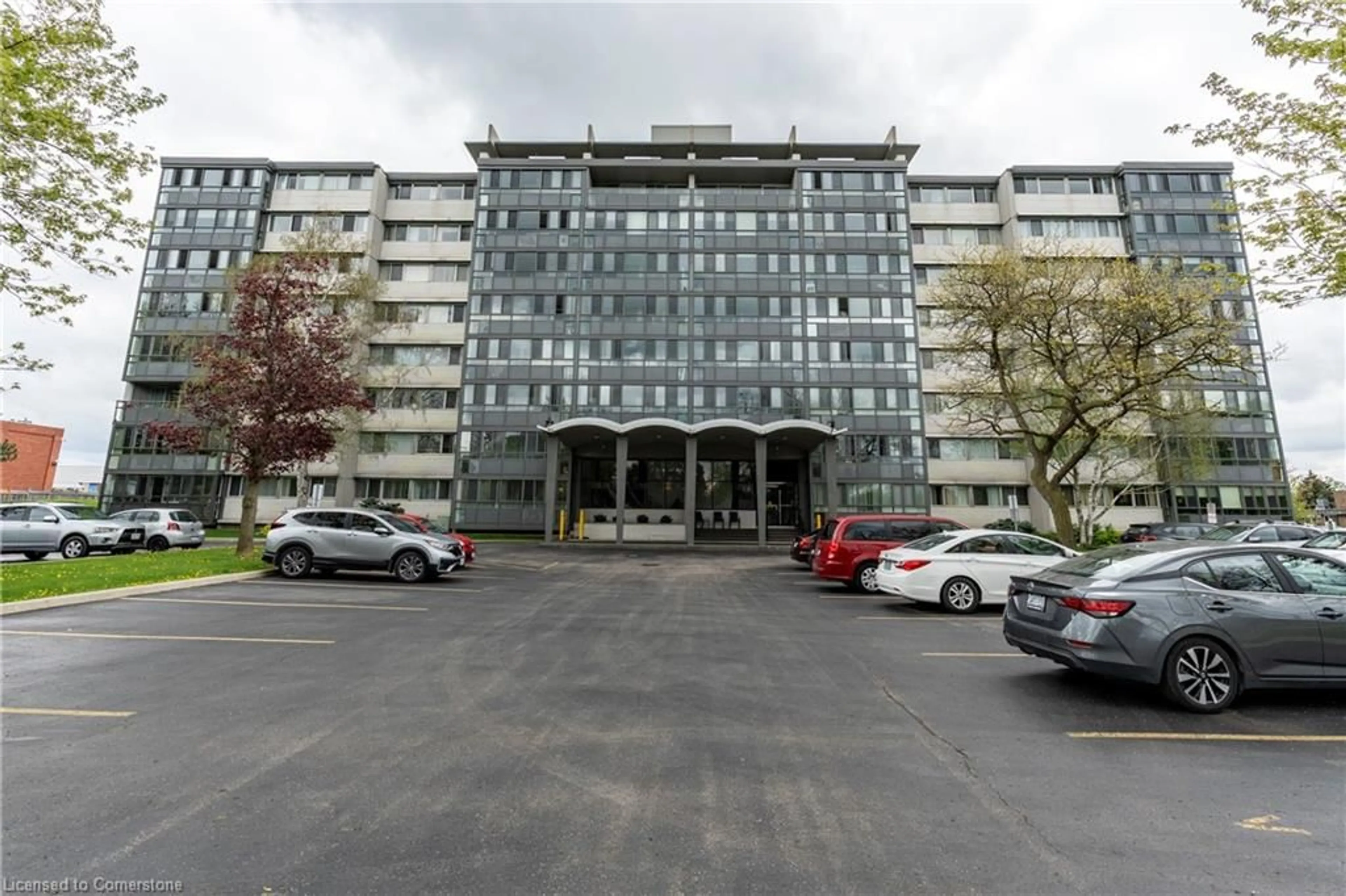 Indoor foyer for 24 Midland Dr #503B, Kitchener Ontario N2A 2A8