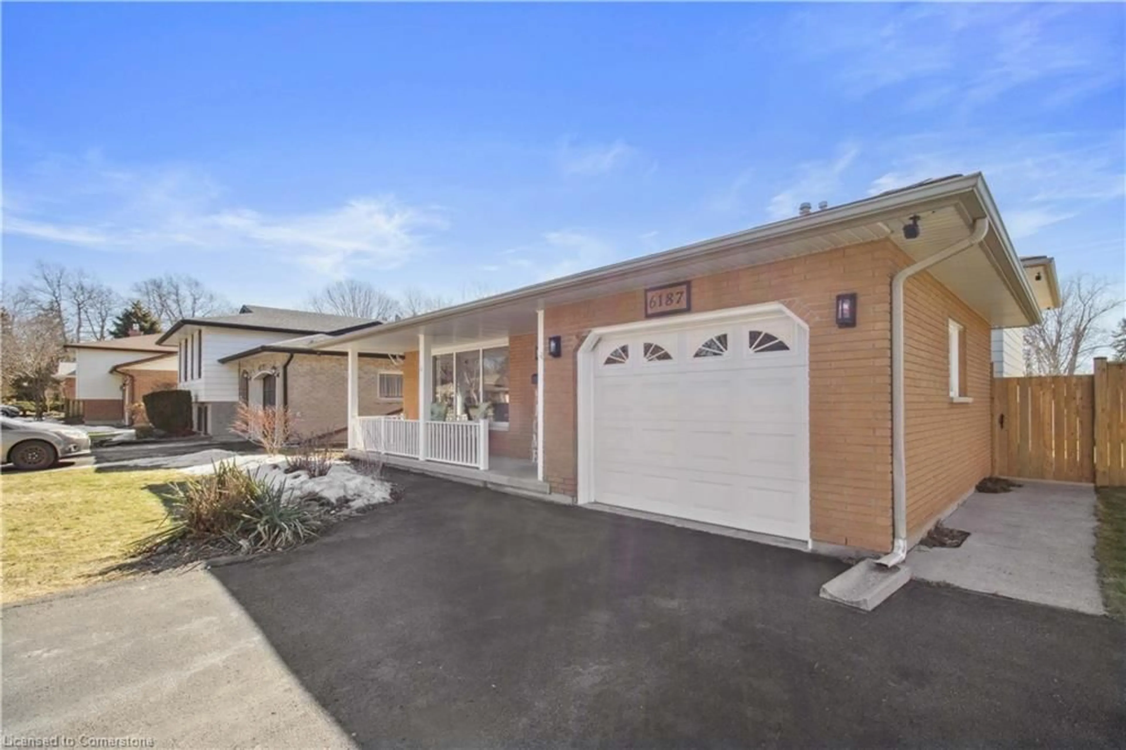 Indoor garage for 6187 Delta Dr, Niagara Falls Ontario L2H 2H5