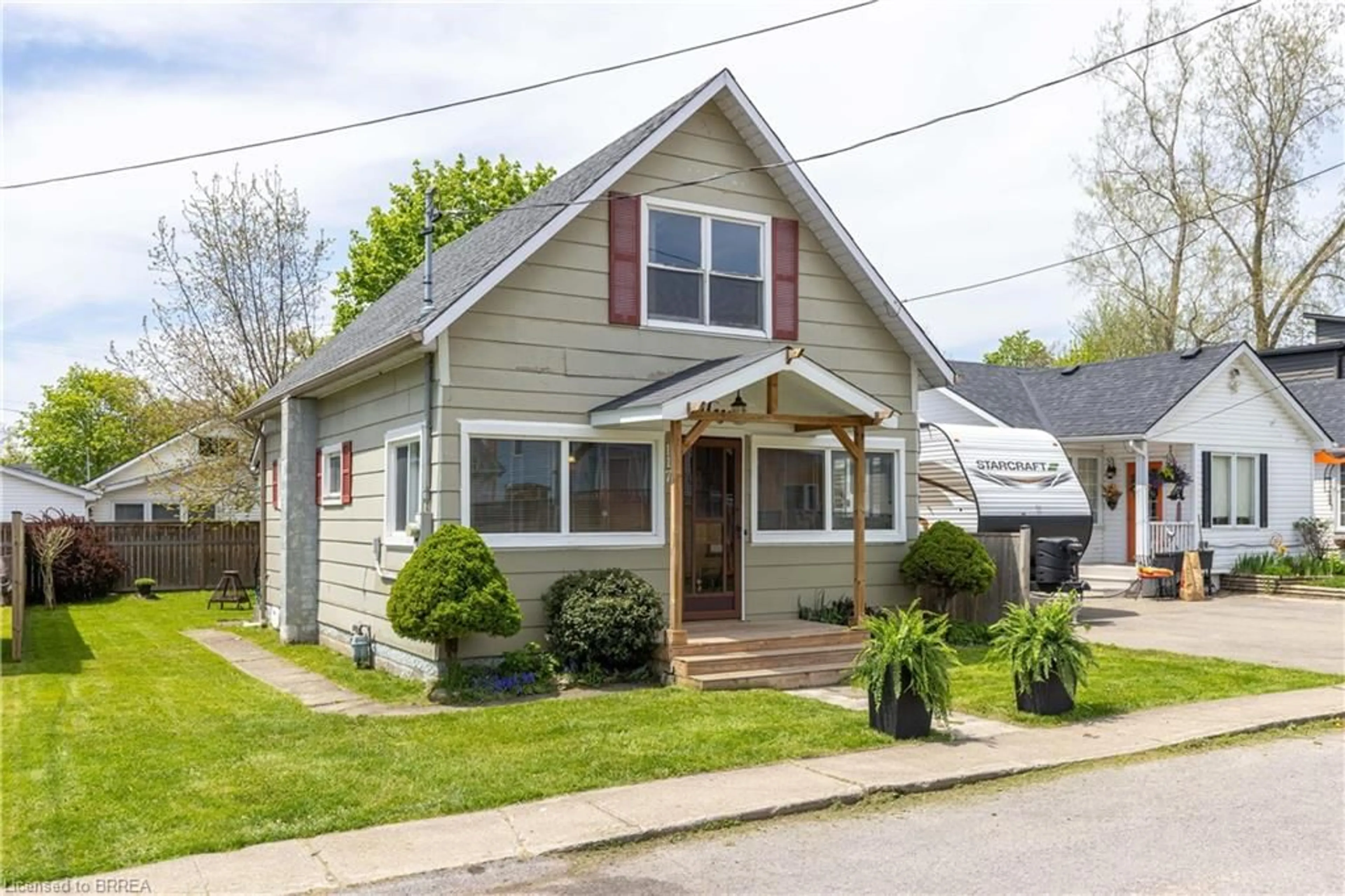 Home with vinyl exterior material, street for 117 Cambridge Rd, Crystal Beach Ontario L0S 1B0