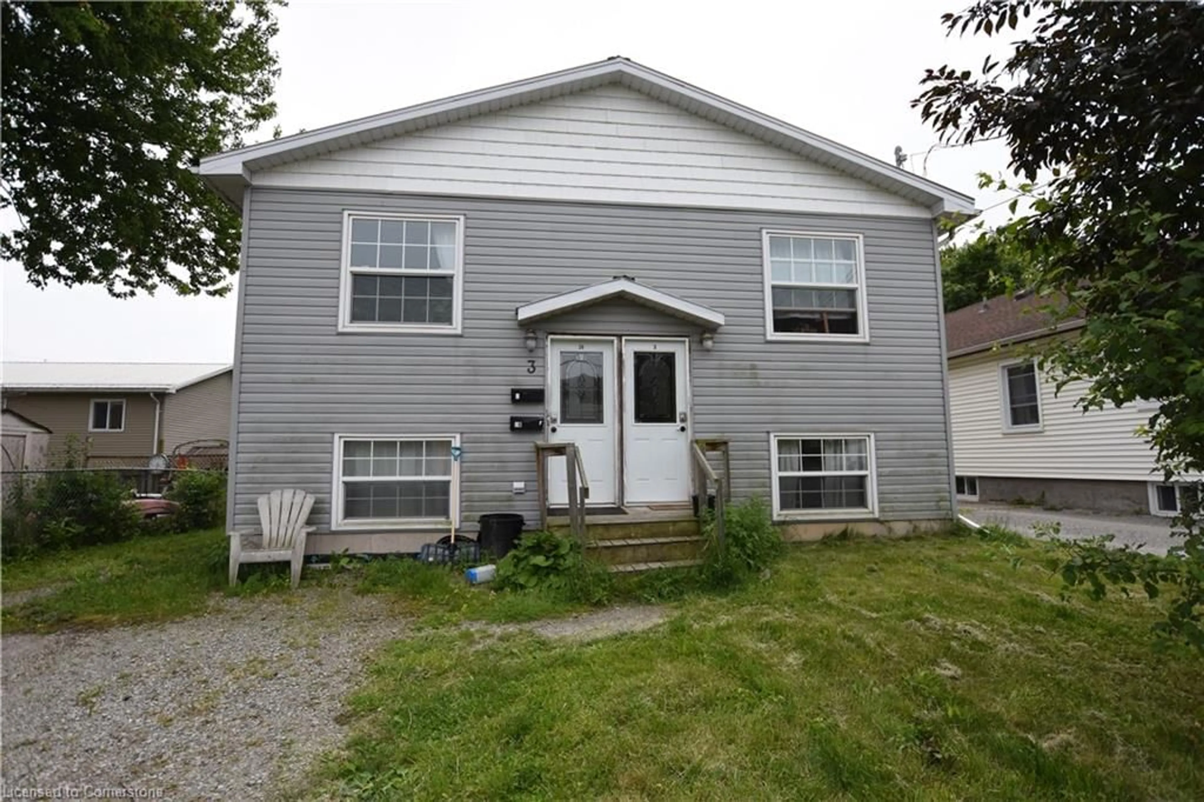 Home with vinyl exterior material, street for 3 Elgin St, Thorold Ontario L2V 3B3