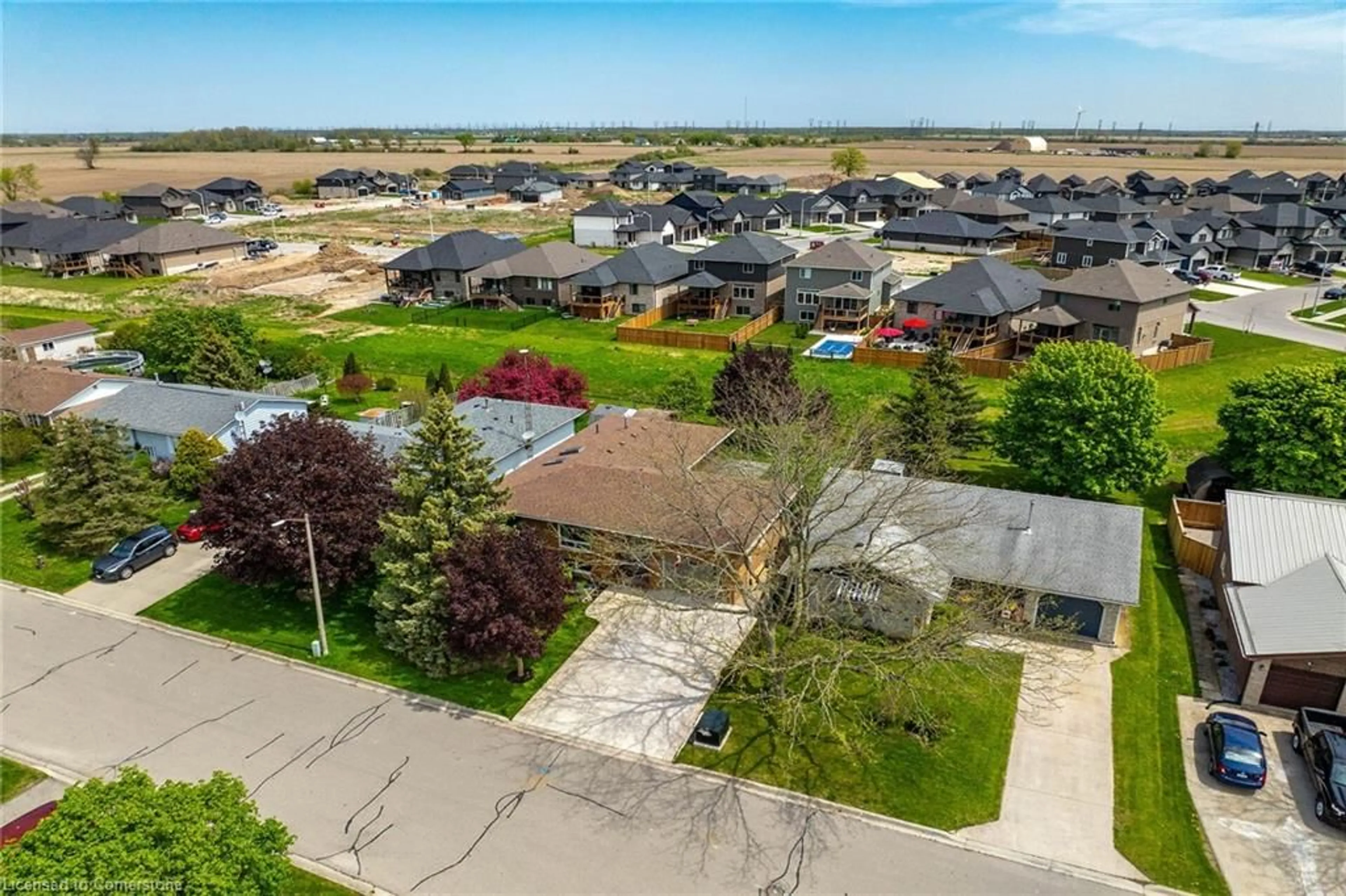 A pic from outside/outdoor area/front of a property/back of a property/a pic from drone, street for 47 Marley Cres, Jarvis Ontario N0A 1J0