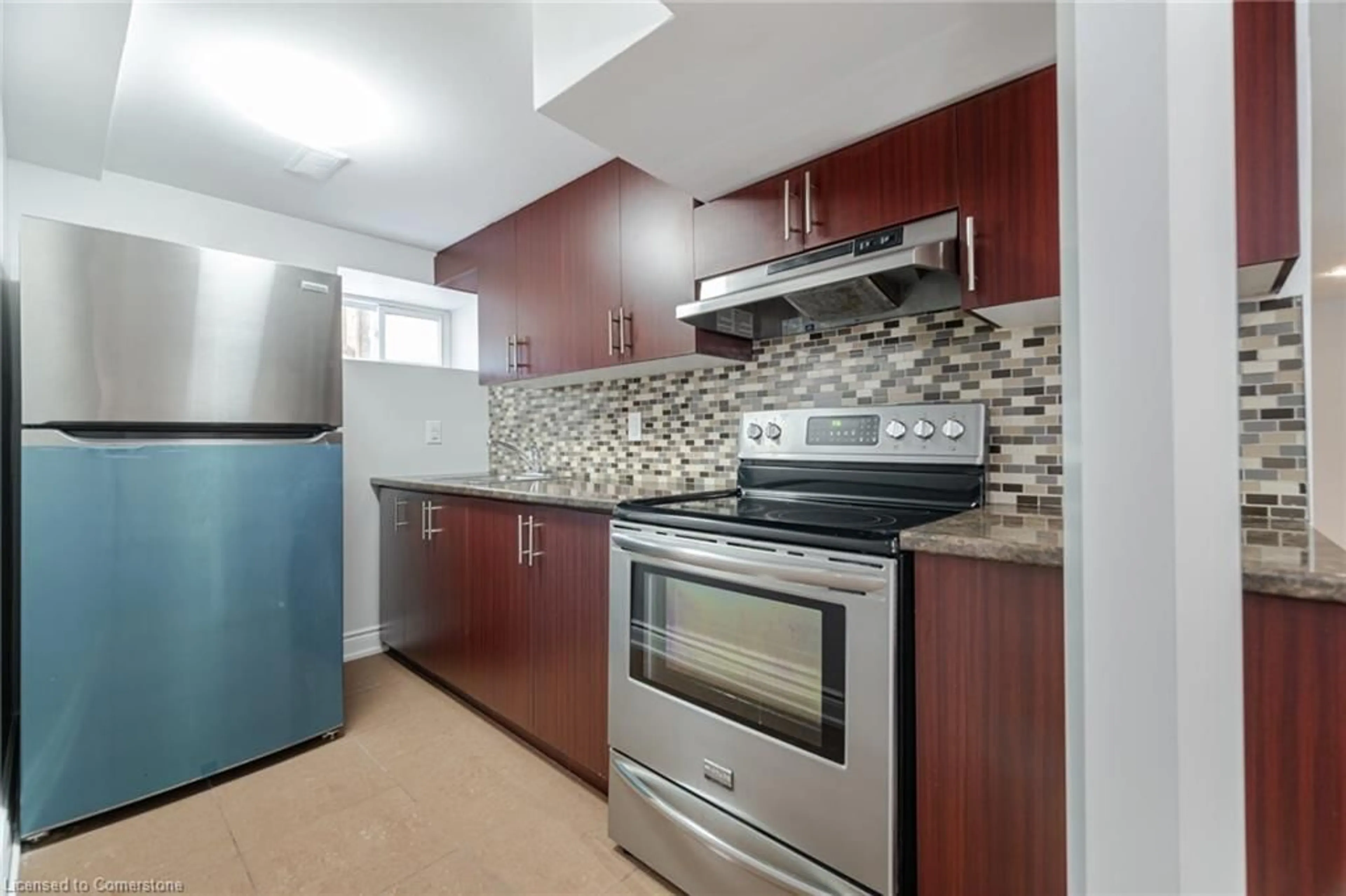 Standard kitchen, ceramic/tile floor for 39 Aberdeen Cres, Brampton Ontario L6T 2P8
