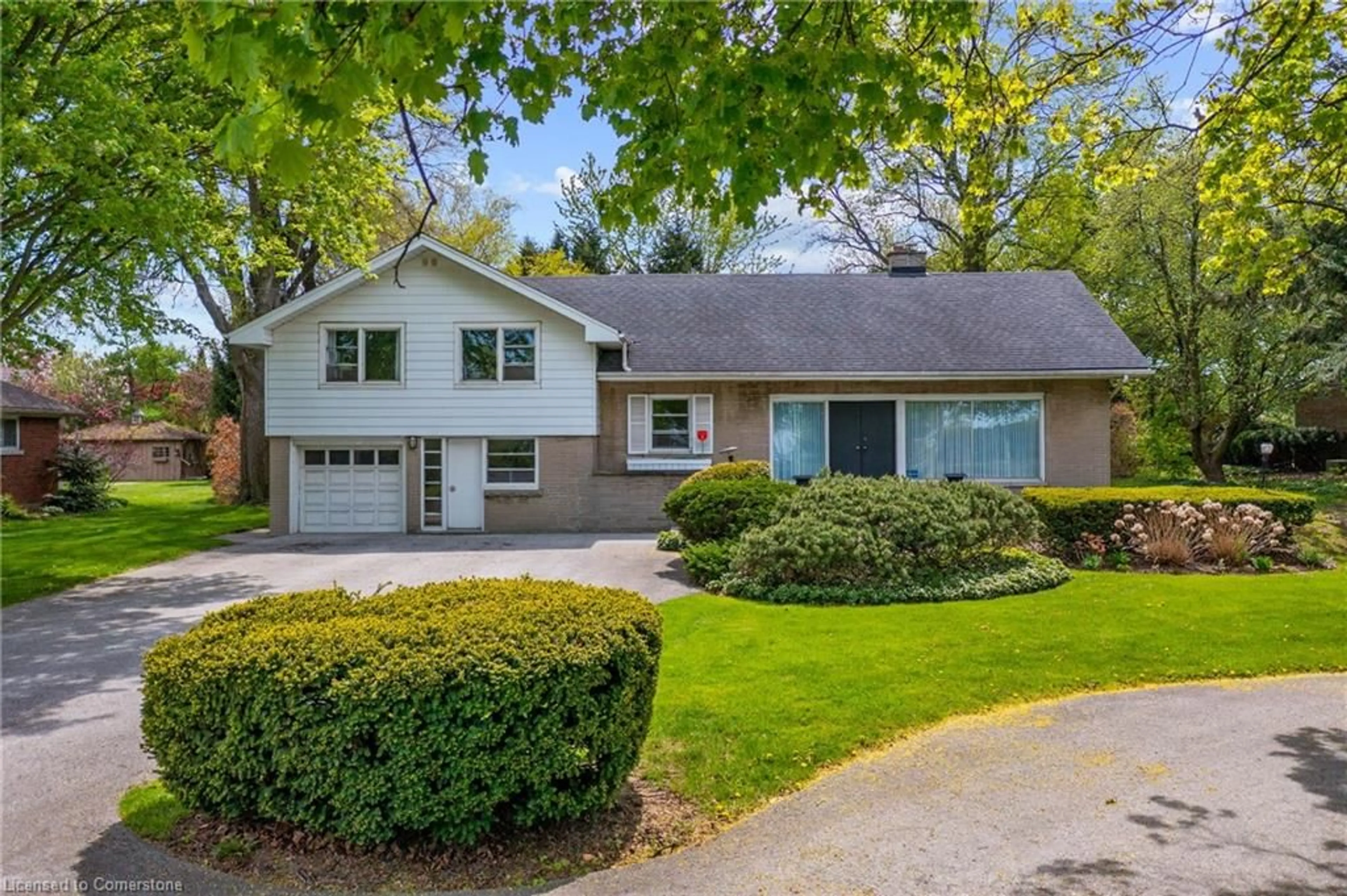 Home with brick exterior material, street for 274 Mountain Brow Blvd, Hamilton Ontario L8T 1A6