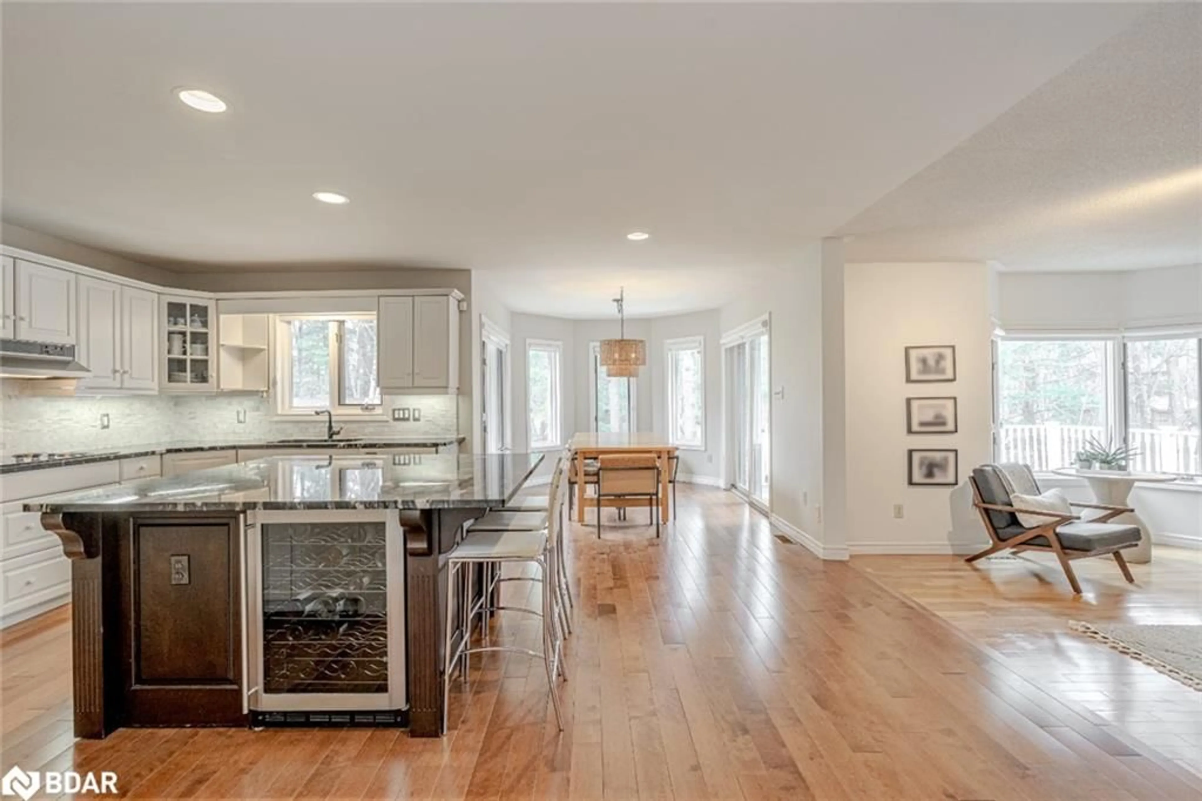 Open concept kitchen, unknown for 24 Willow Bay Dr, Midhurst Ontario L9X 0R2
