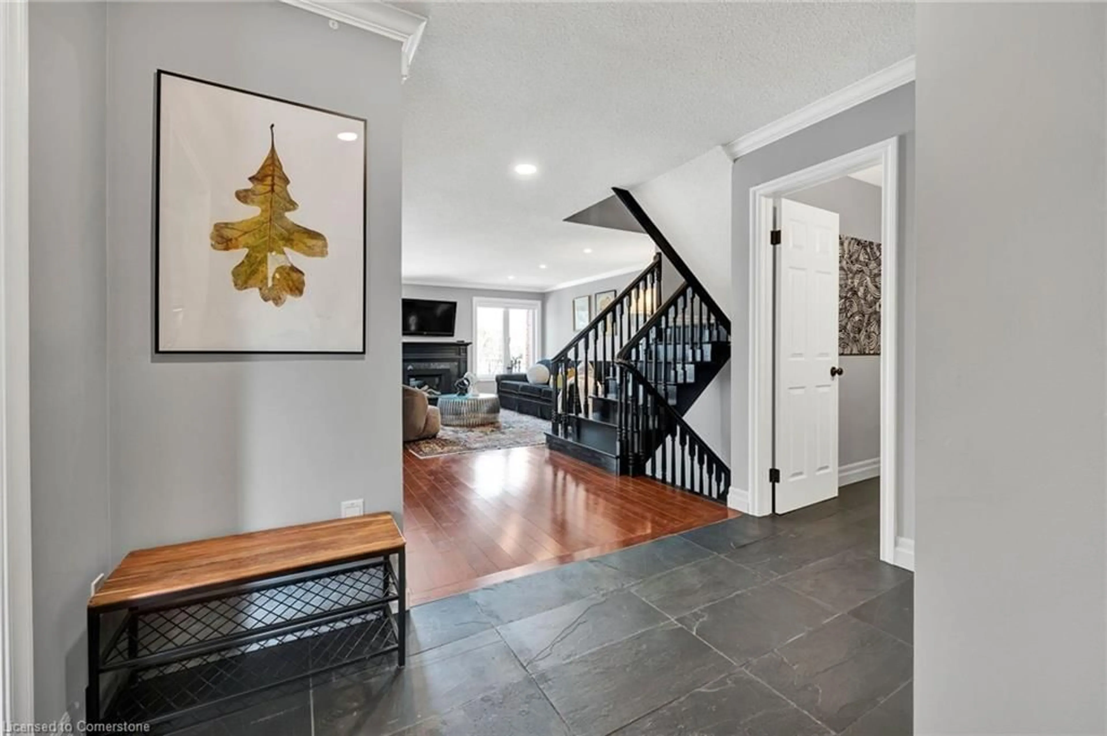 Indoor foyer for 405 Glasgow St #3, Kitchener Ontario N2M 2N1