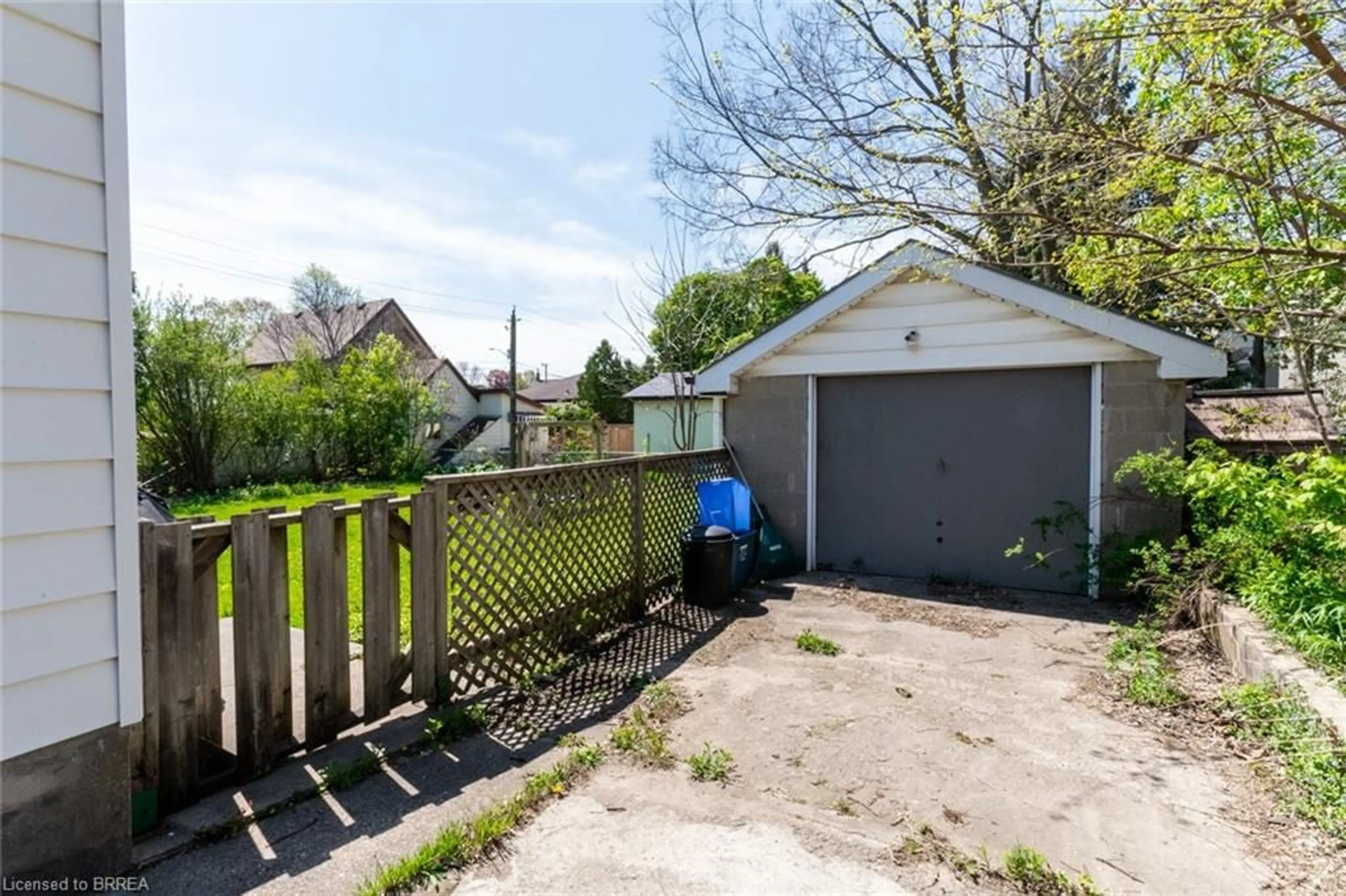 Shed for 6 Eastbourne St, Brantford Ontario N3R 2A4