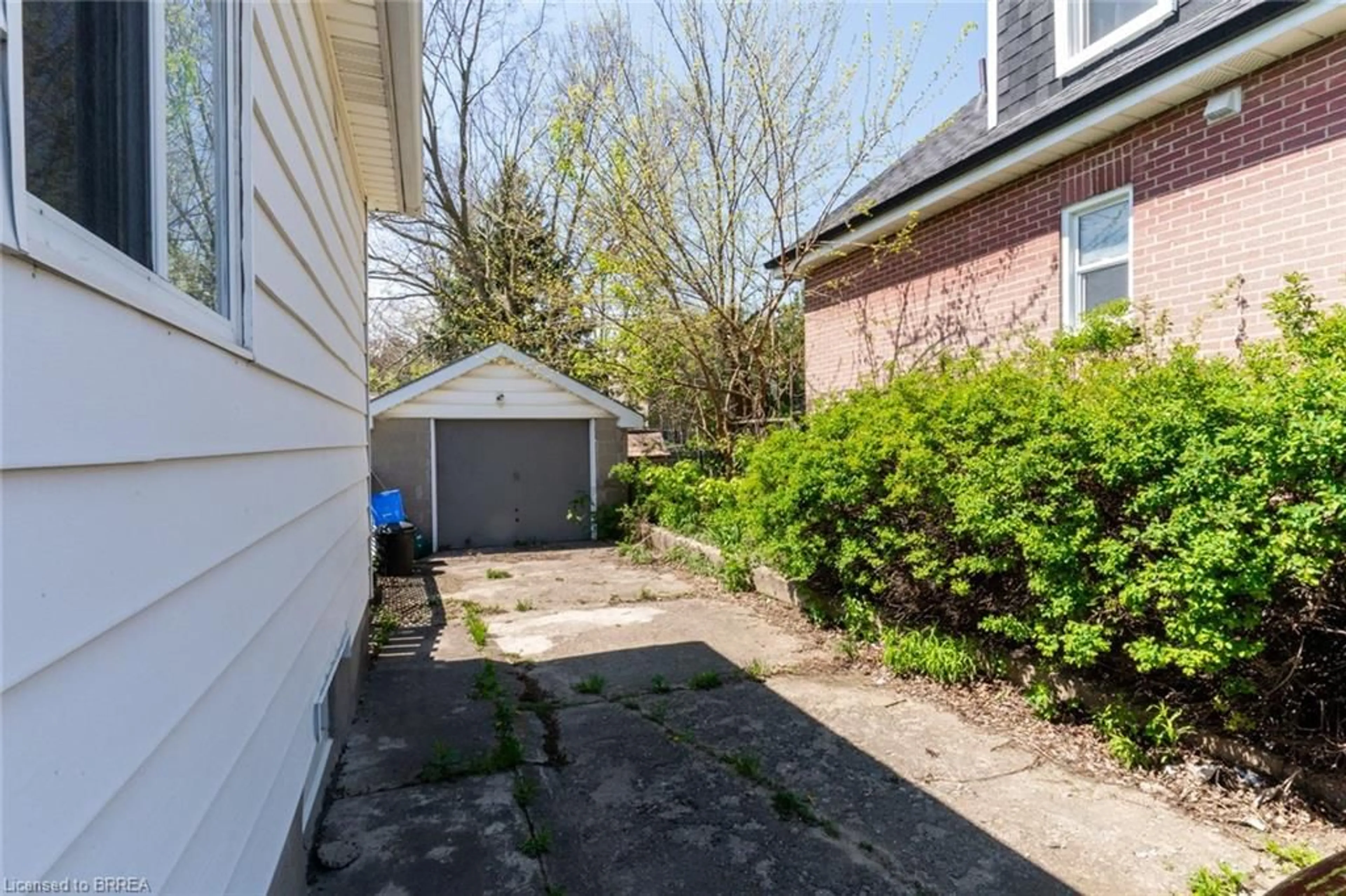 Patio, street for 6 Eastbourne St, Brantford Ontario N3R 2A4