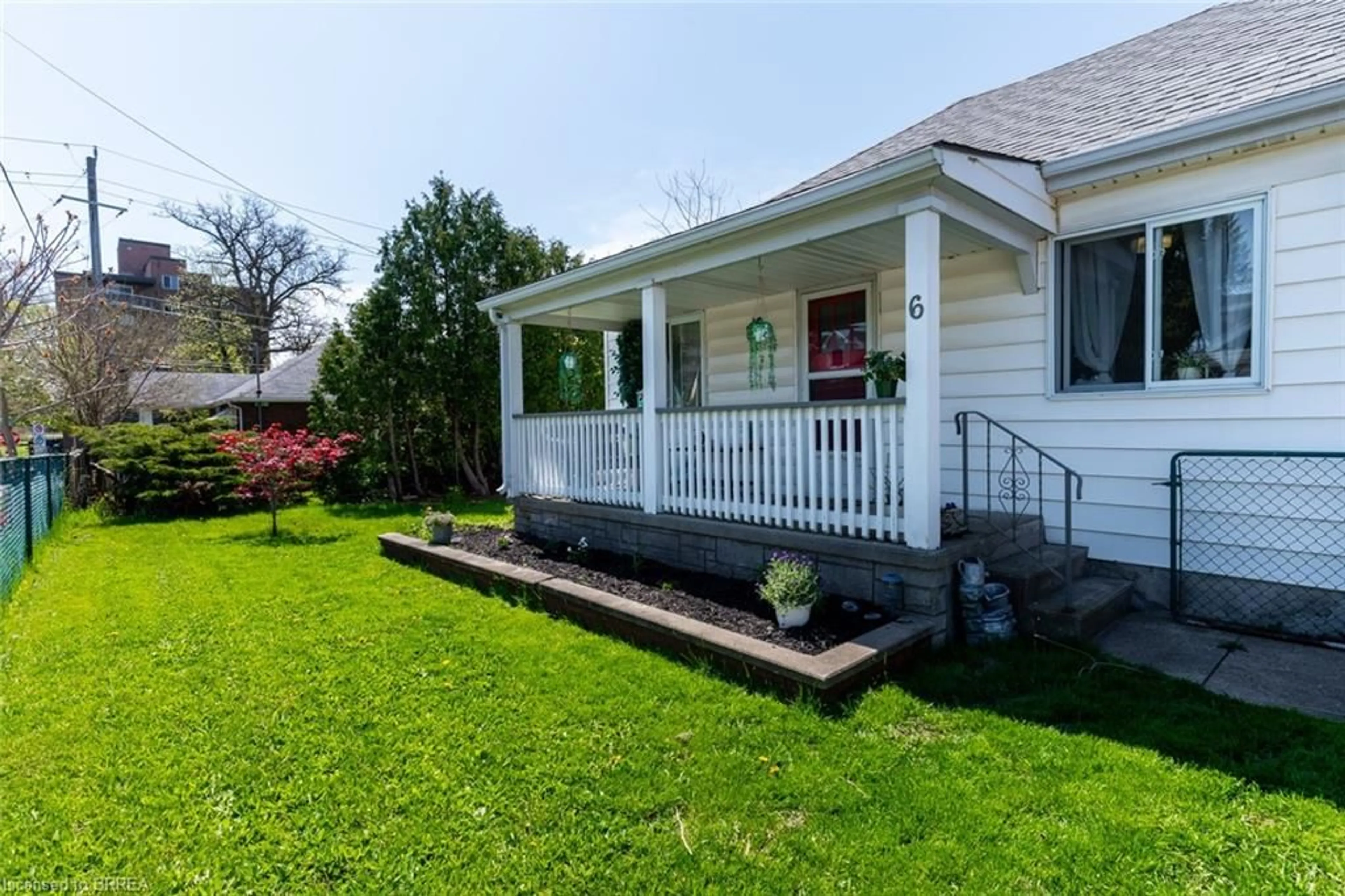 Home with vinyl exterior material, street for 6 Eastbourne St, Brantford Ontario N3R 2A4