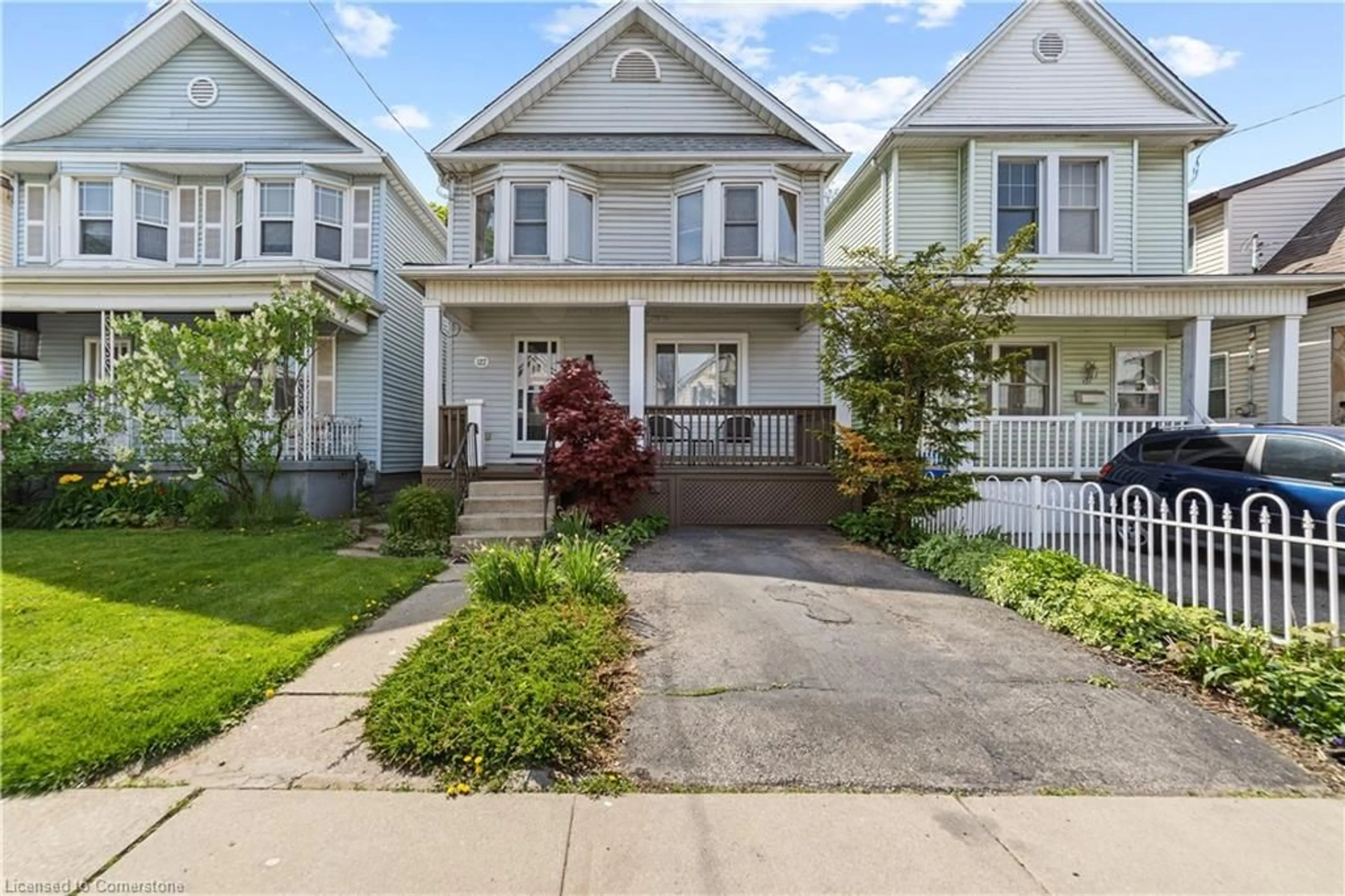 Home with vinyl exterior material, street for 127 Belmont Ave, Hamilton Ontario L8L 7M4