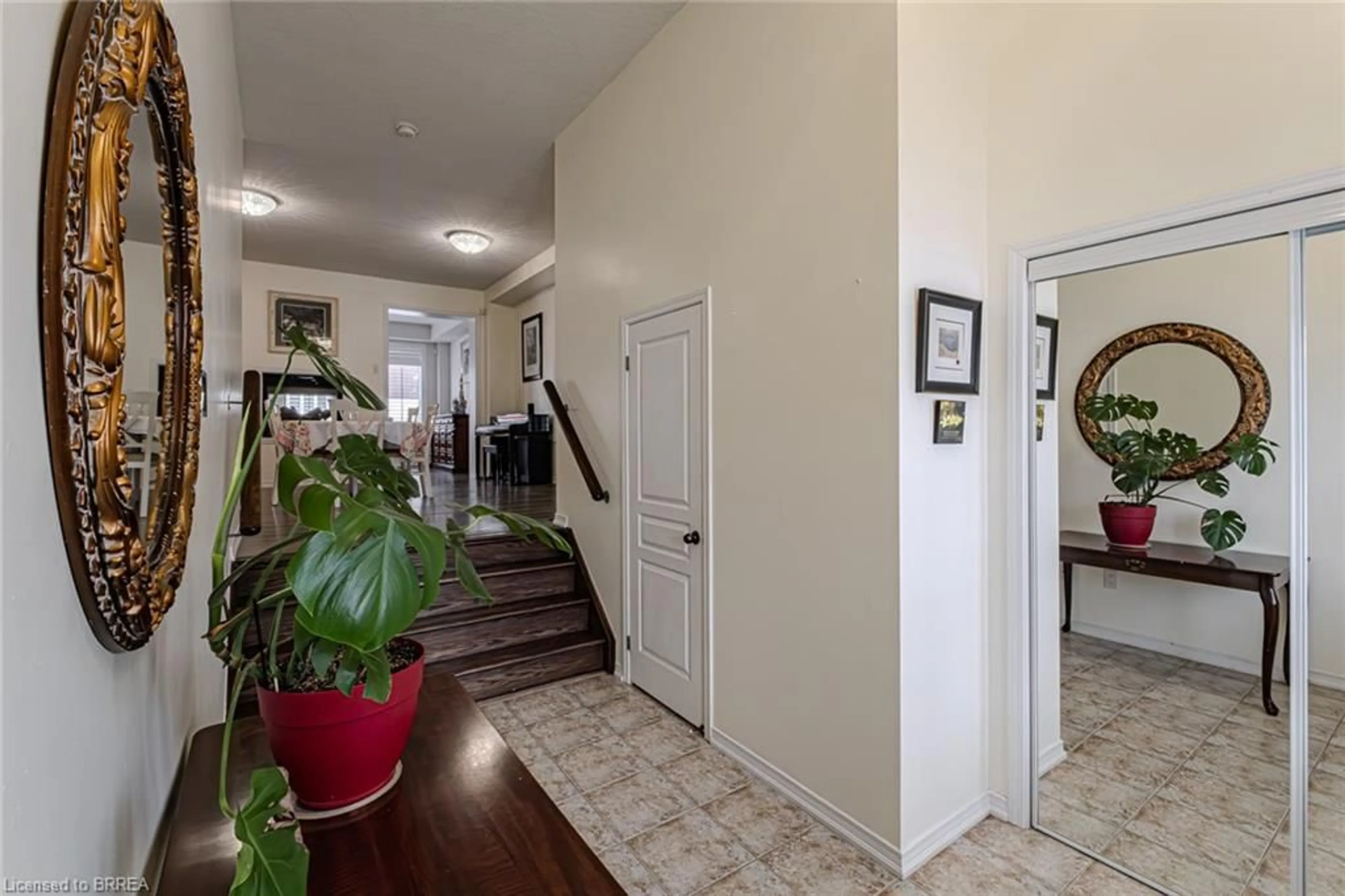 Indoor foyer for 29 Carroll Lane, Brantford Ontario N3T 0J5
