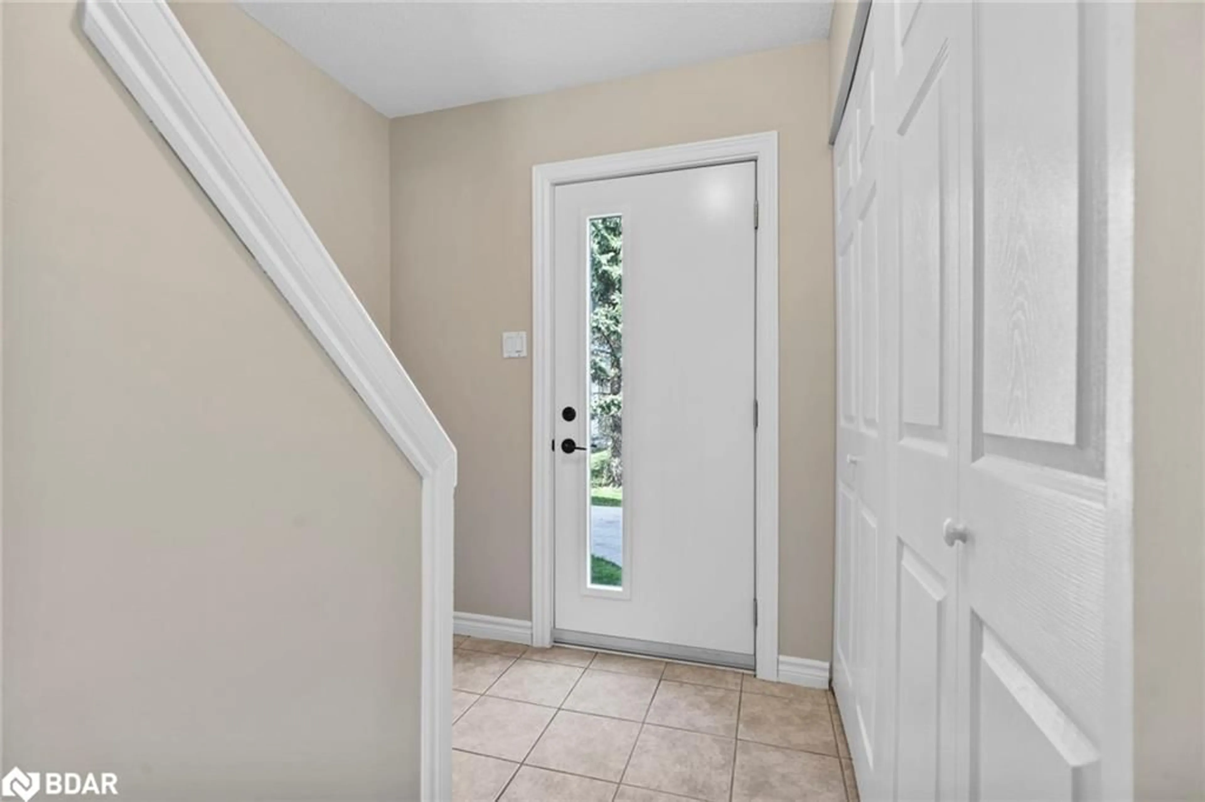 Indoor entryway for 470 Second Street #32, London Ontario N5V 3X4