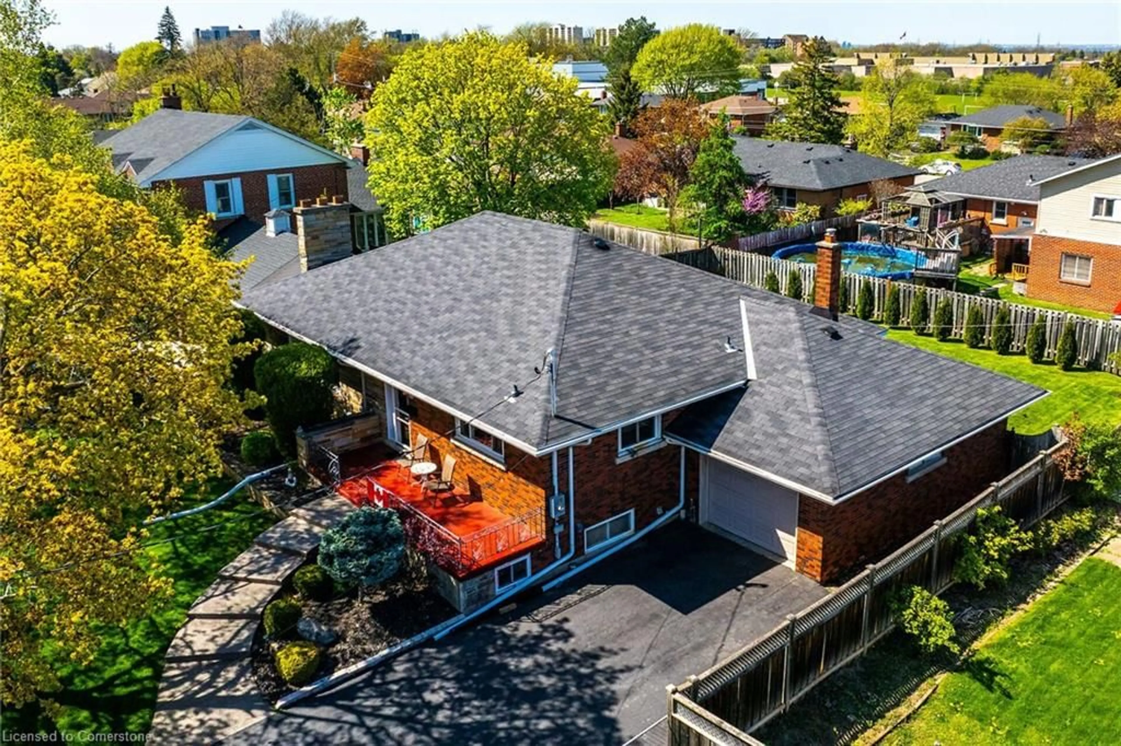 A pic from outside/outdoor area/front of a property/back of a property/a pic from drone, unknown for 45 James Ave, Stoney Creek Ontario L8G 3K5