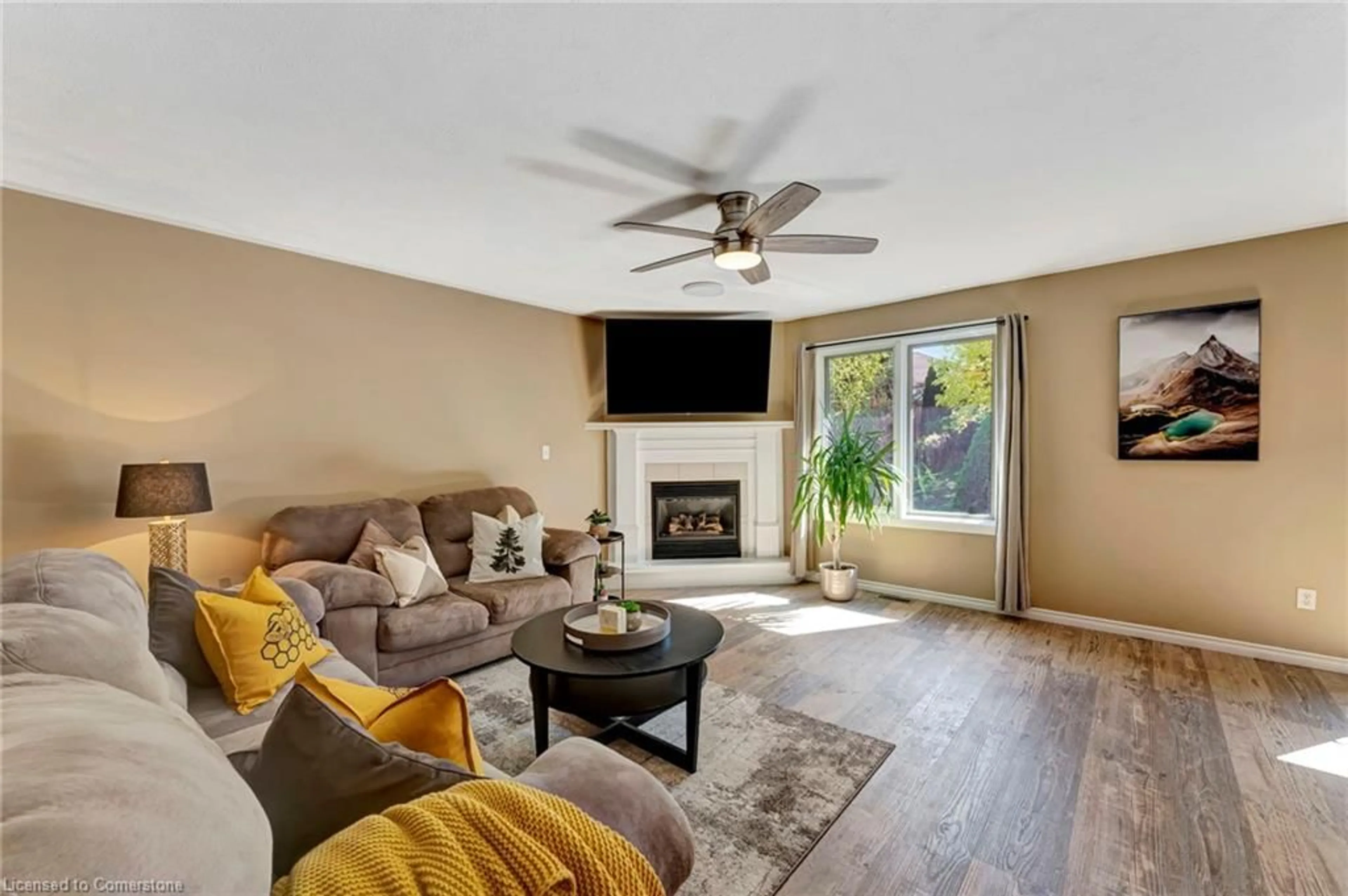 Living room with furniture, unknown for 68 Hanlon Pl, Paris Ontario N3L 4C2