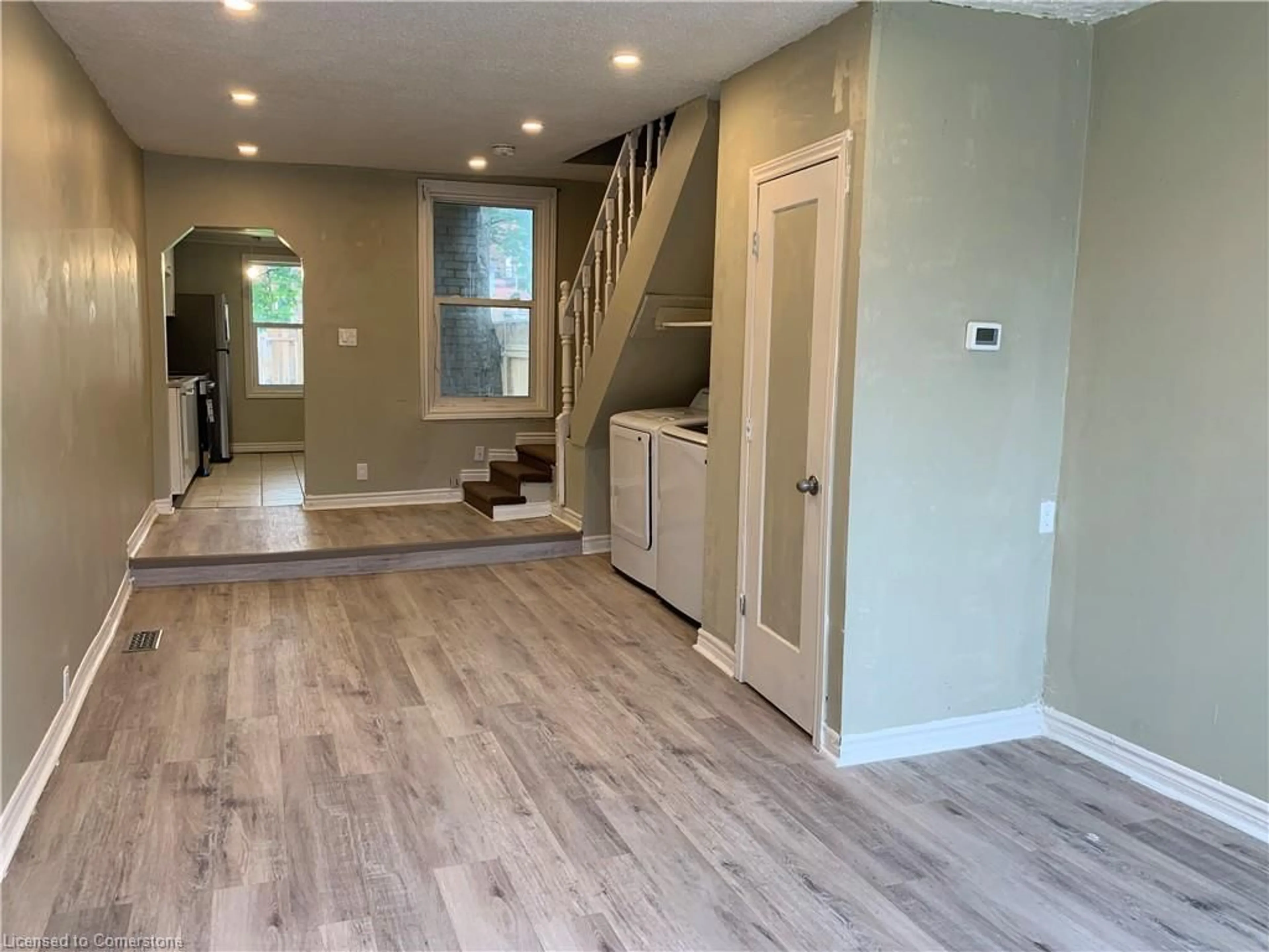 Indoor entryway for 67 Tisdale St, Hamilton Ontario L8L 5M3