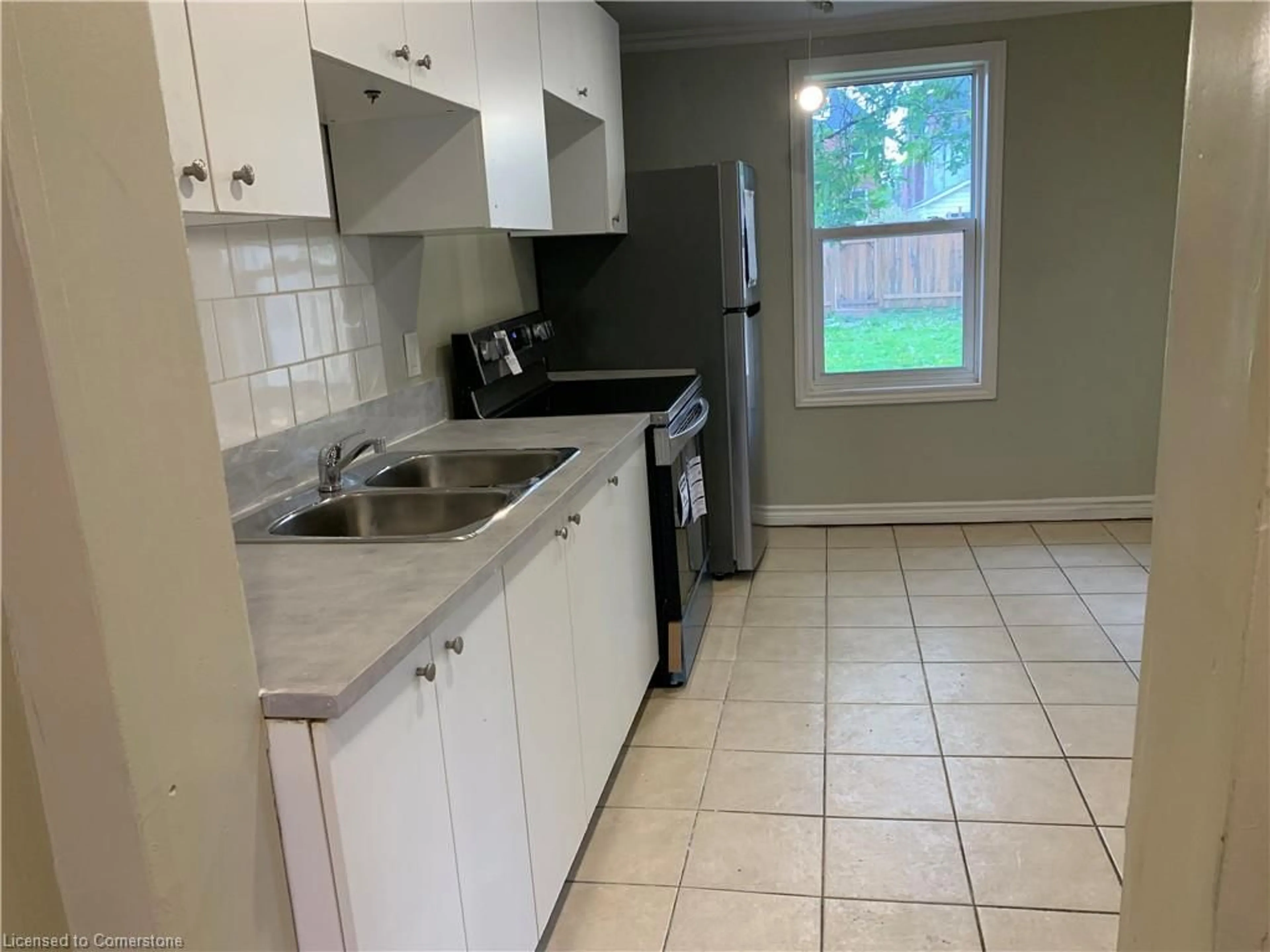 Standard kitchen, unknown for 67 Tisdale St, Hamilton Ontario L8L 5M3