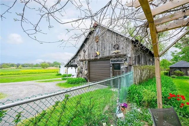 Additional property image - 829 Millgrove Side Rd