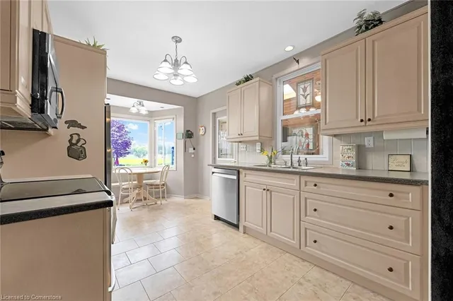 Additional property image - 829 Millgrove Side Rd