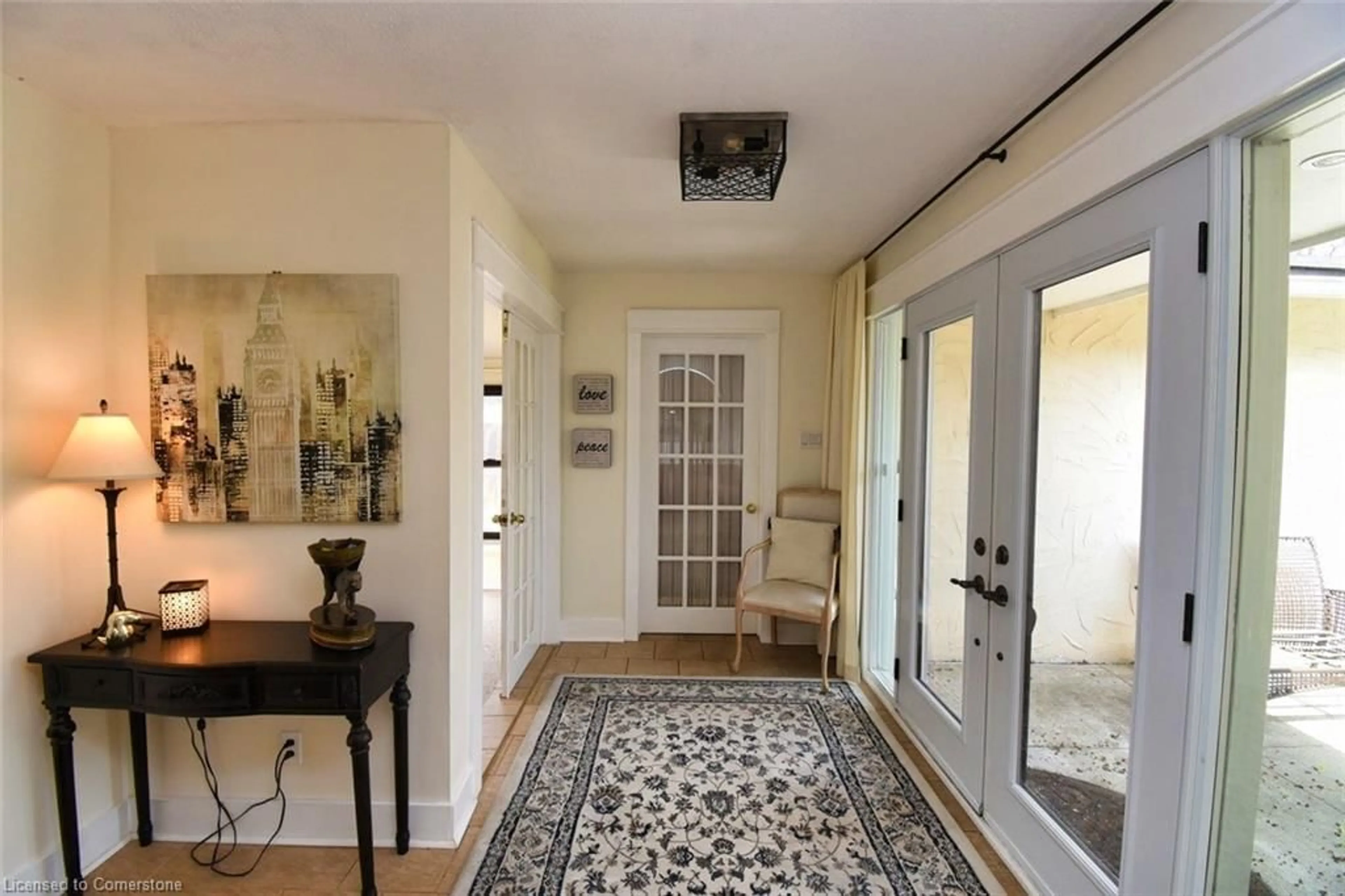 Indoor entryway for 2381 Wyandotte Dr, Oakville Ontario L6L 2T4