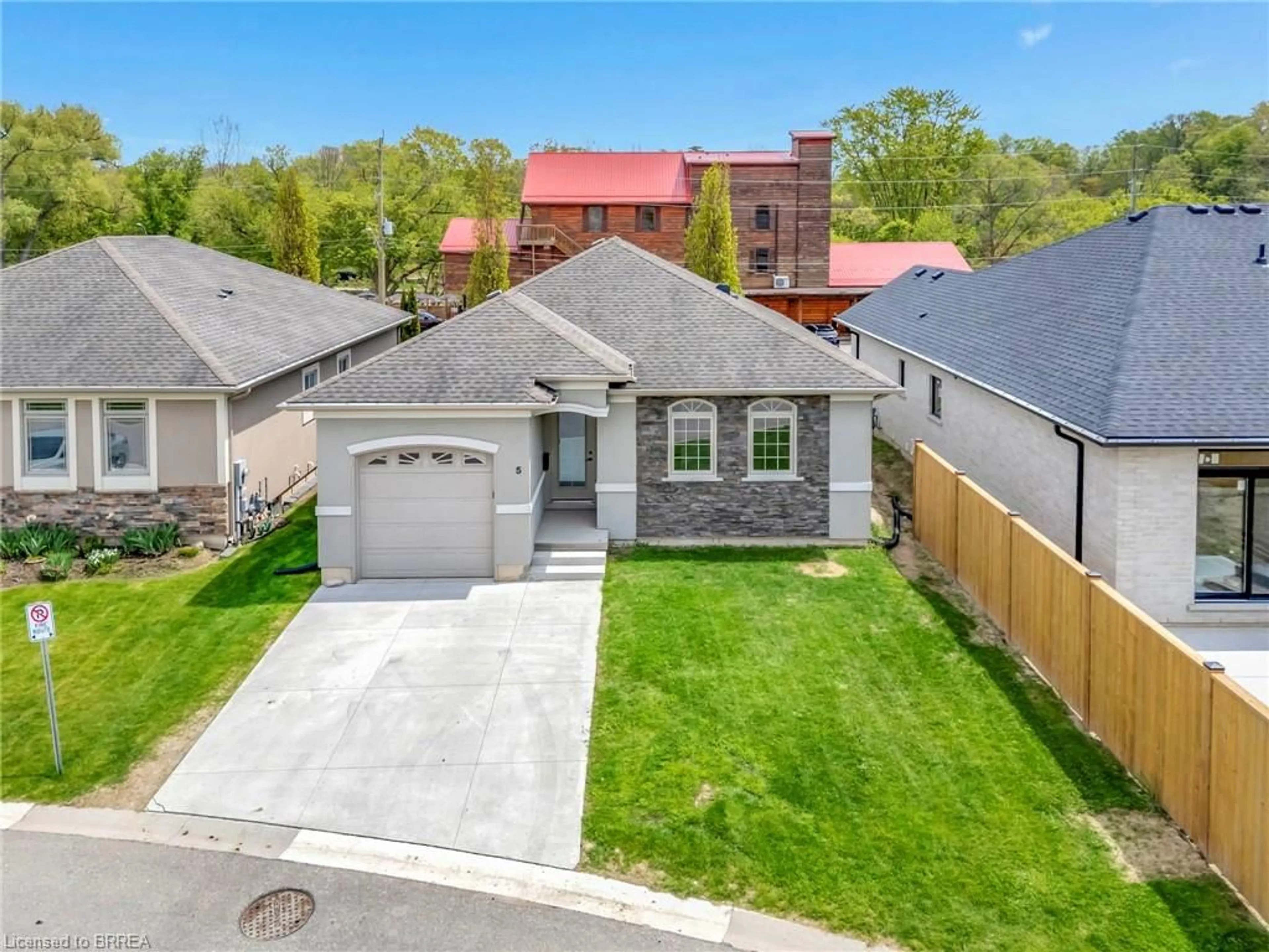 A pic from outside/outdoor area/front of a property/back of a property/a pic from drone, street for 5 John Pound Rd #5, Tillsonburg Ontario N4G 5X3