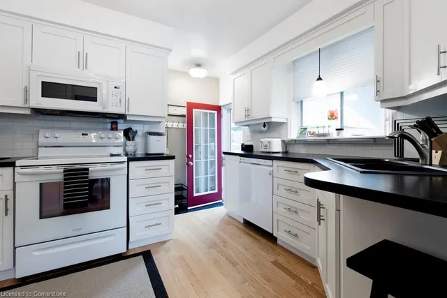 Additional property image - 3 Glen Crt