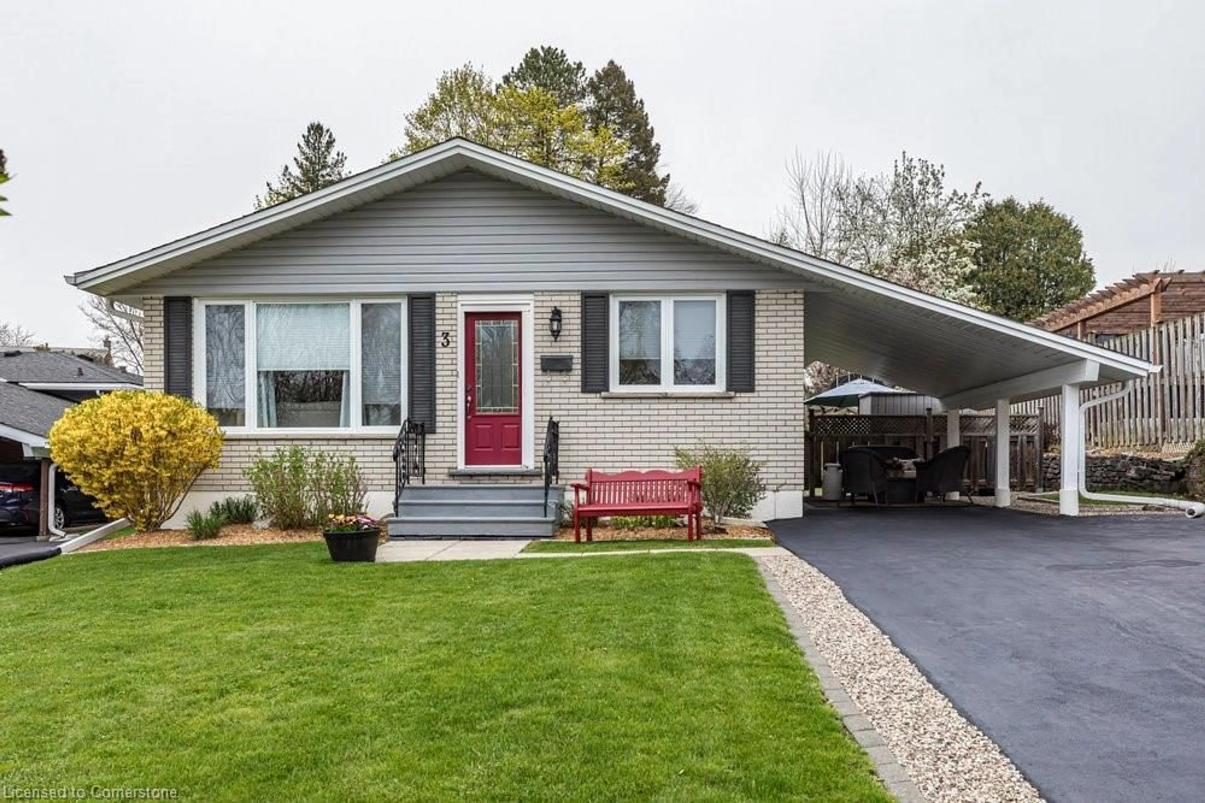 Home with vinyl exterior material, street for 3 Glen Crt, Dundas Ontario L9H 3X7