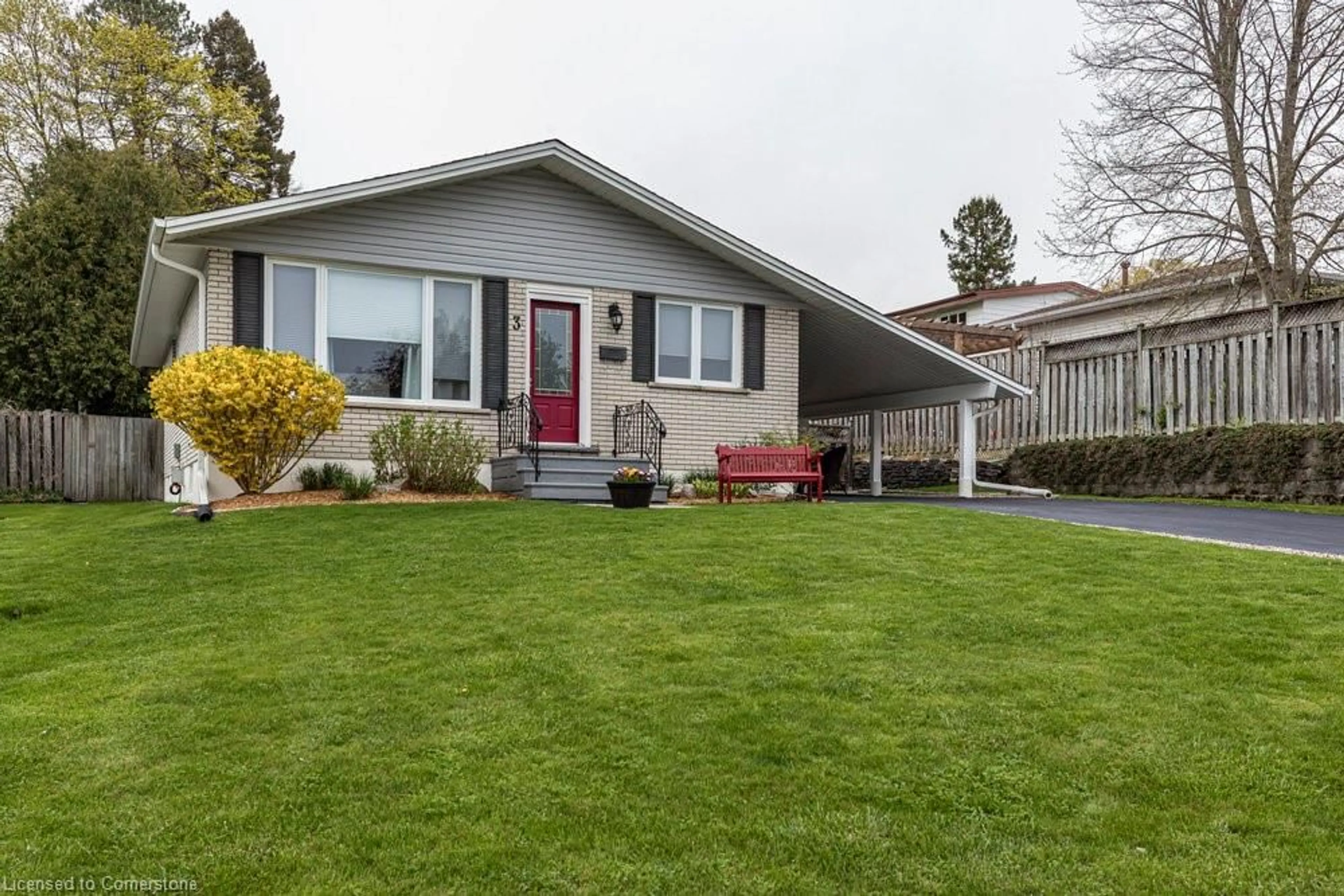 Home with vinyl exterior material, street for 3 Glen Crt, Dundas Ontario L9H 3X7