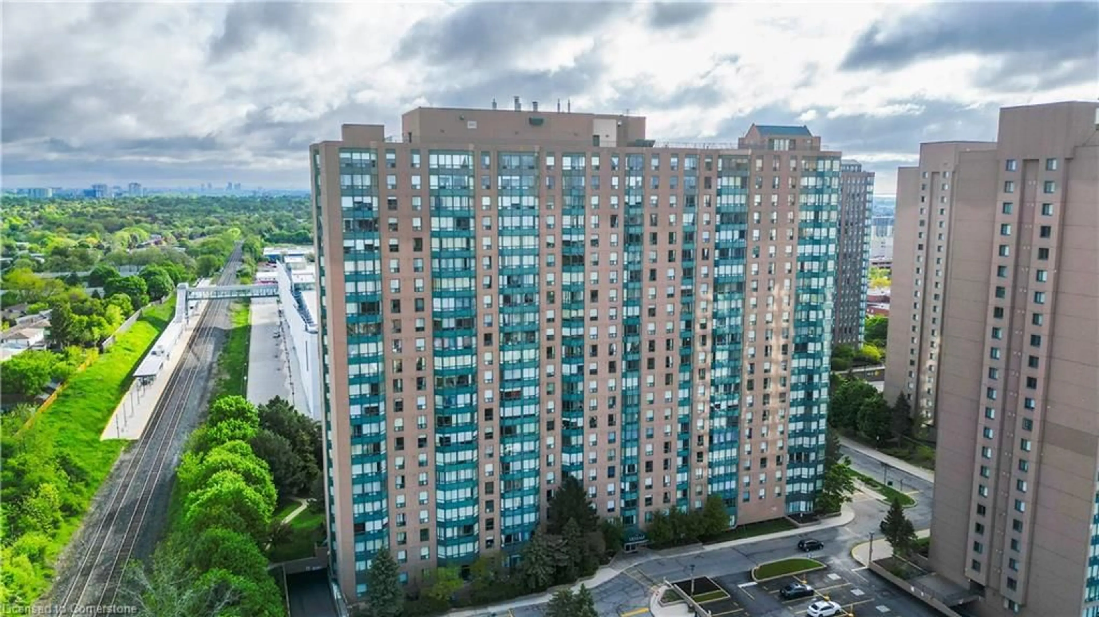 A pic from outside/outdoor area/front of a property/back of a property/a pic from drone, city buildings view from balcony for 135 Hillcrest Ave #1403, Mississauga Ontario L5B 4B1