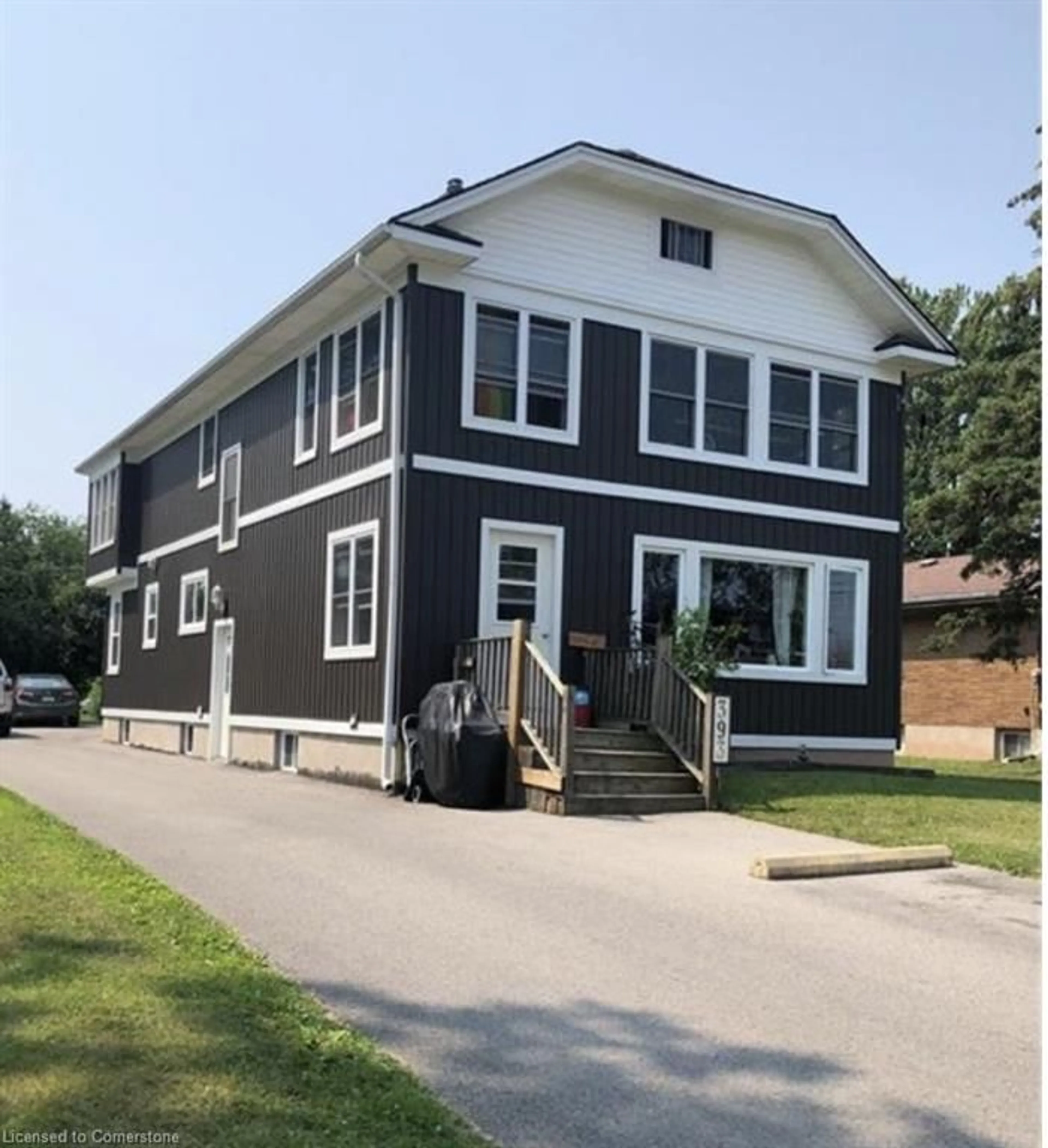 Home with vinyl exterior material, building for 393 Bowen Rd, Fort Erie Ontario L2A 2Z2