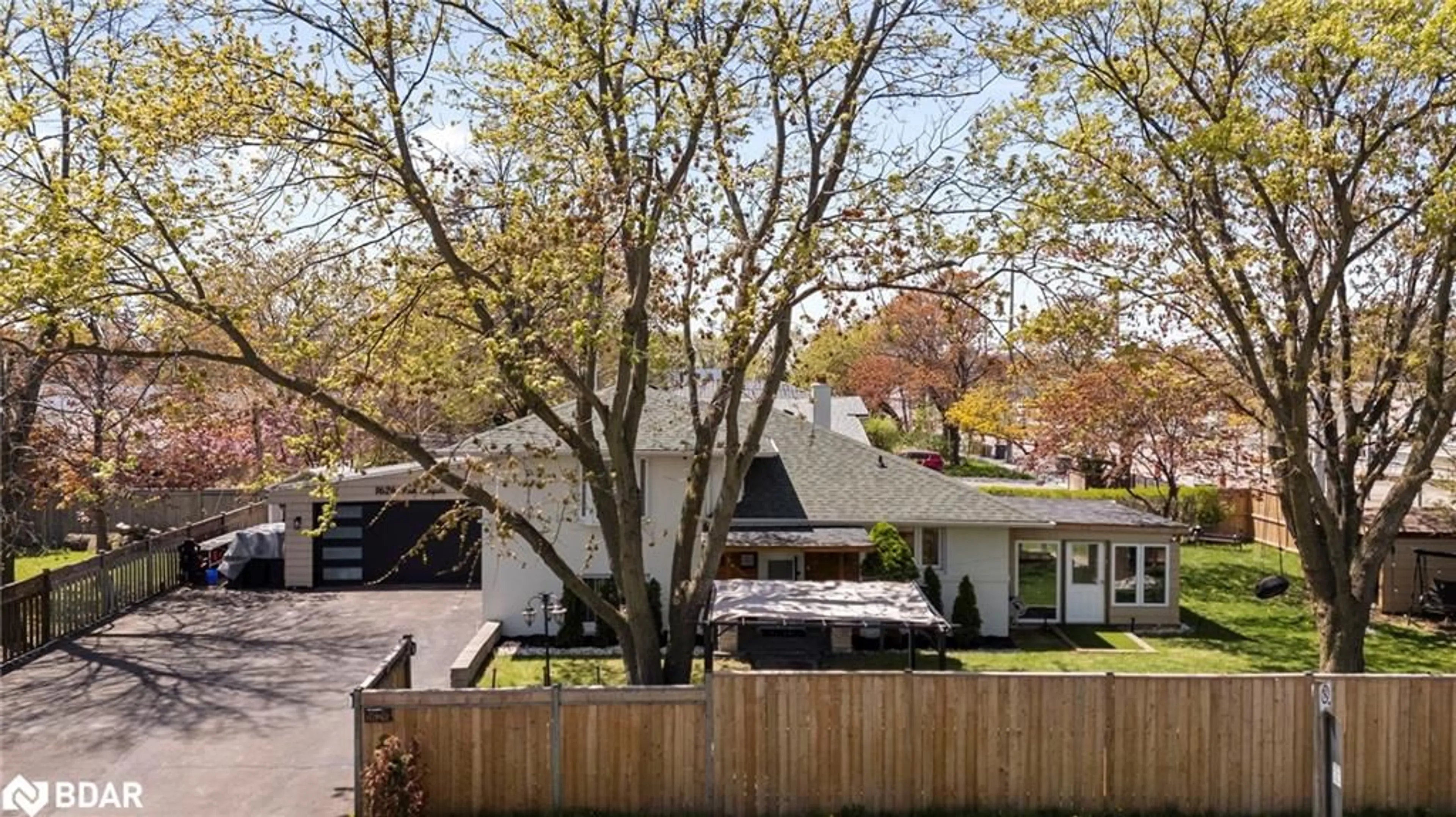 A pic from outside/outdoor area/front of a property/back of a property/a pic from drone, street for 1626 Park Royale Blvd, Mississauga Ontario L5E 2Z8