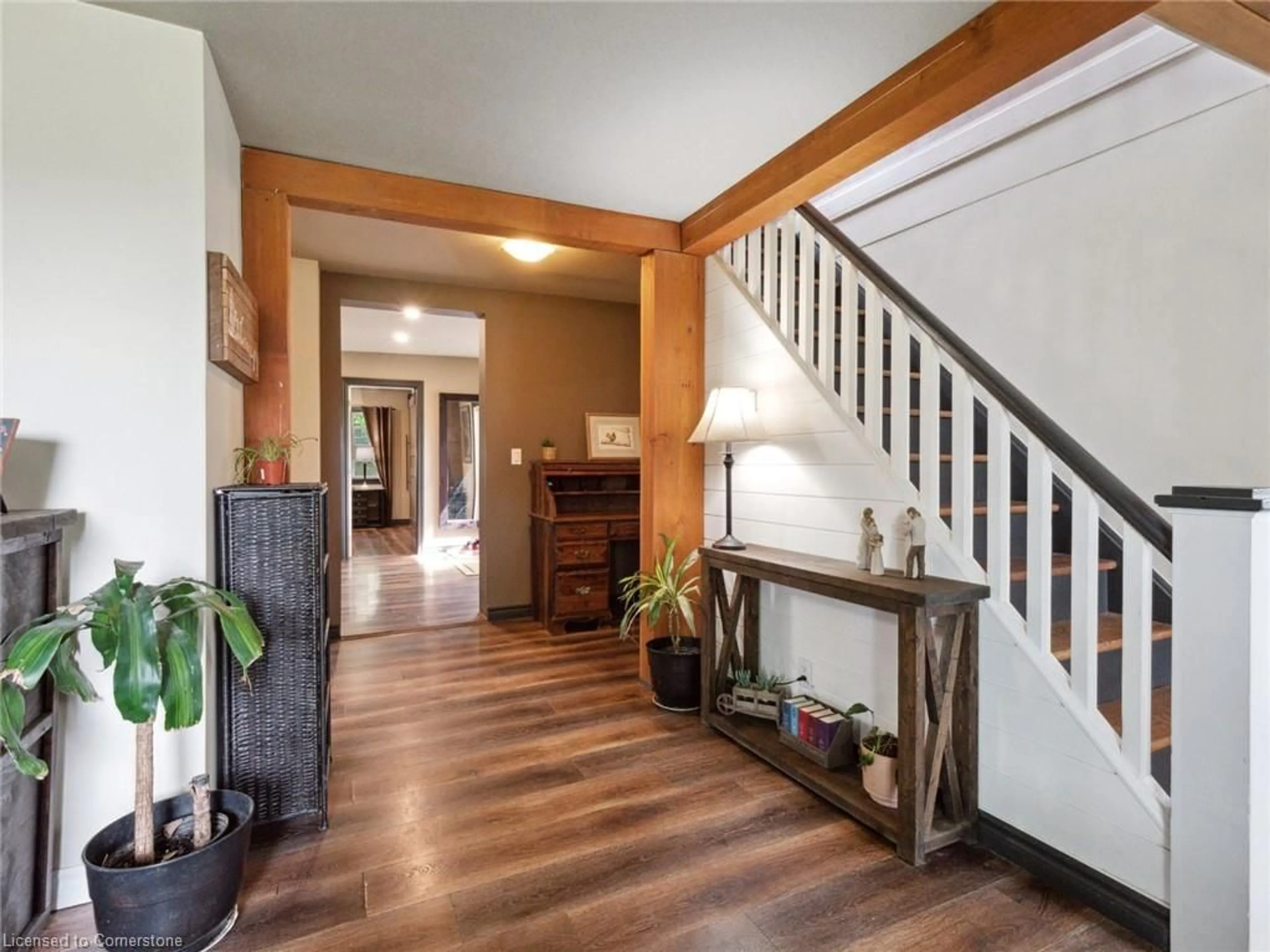 Indoor entryway for 83456 Old River St, Wellandport Ontario L0R 2J0