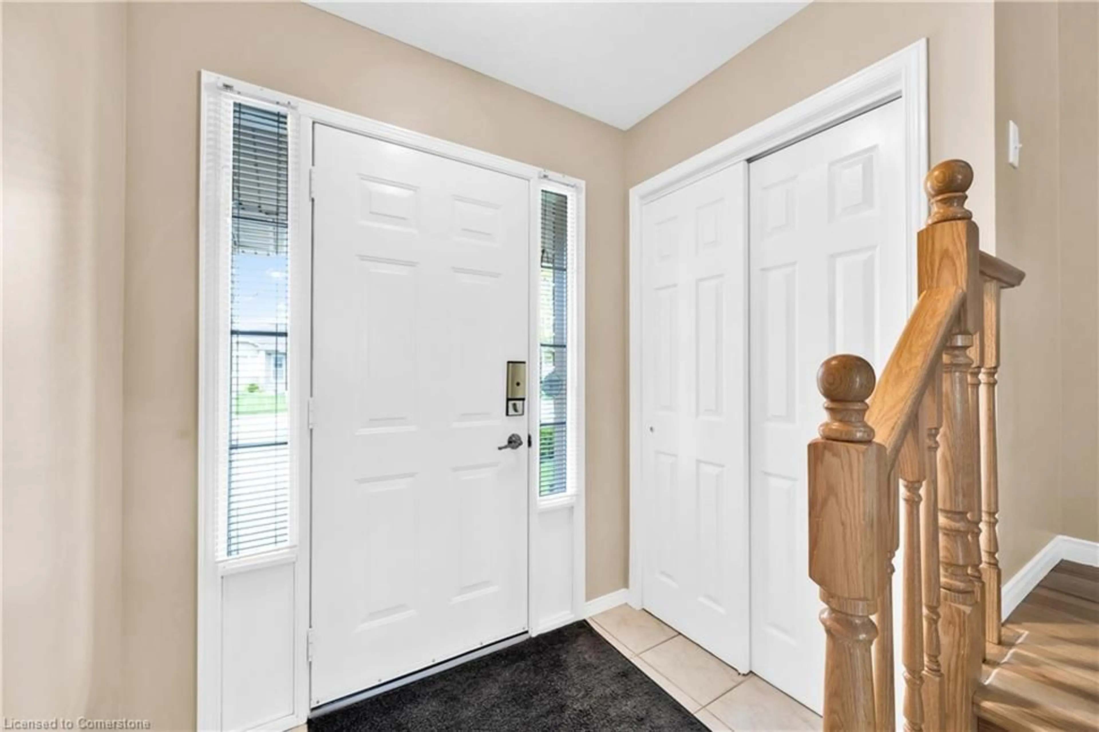 Indoor entryway for 21 Holyoake Dr, Hamilton Ontario L8J 3T5