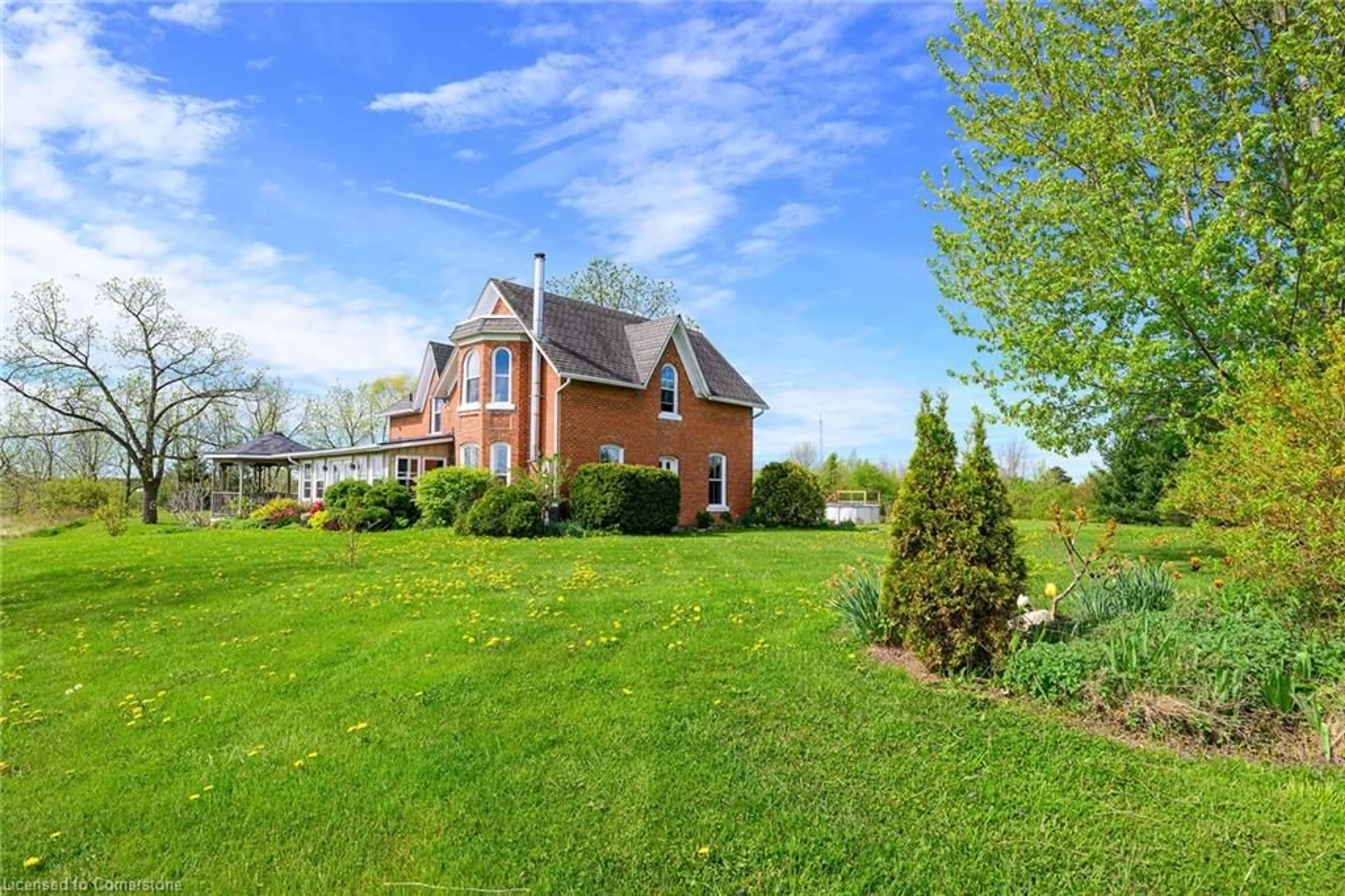 A pic from outside/outdoor area/front of a property/back of a property/a pic from drone, unknown for 1131 Haldimand Road 17, Cayuga Ontario N0A 1E0