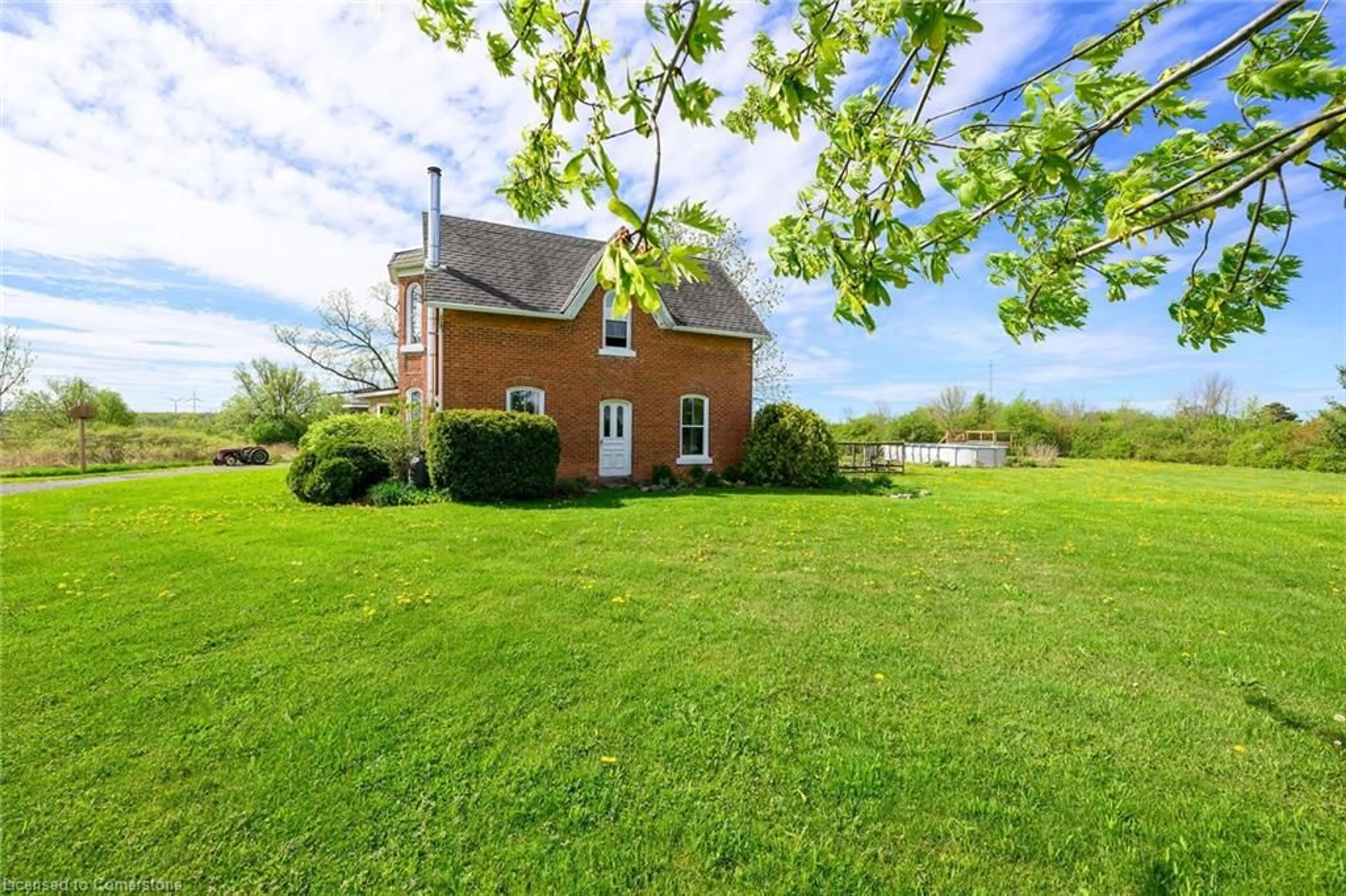 A pic from outside/outdoor area/front of a property/back of a property/a pic from drone, building for 1131 Haldimand Road 17, Cayuga Ontario N0A 1E0