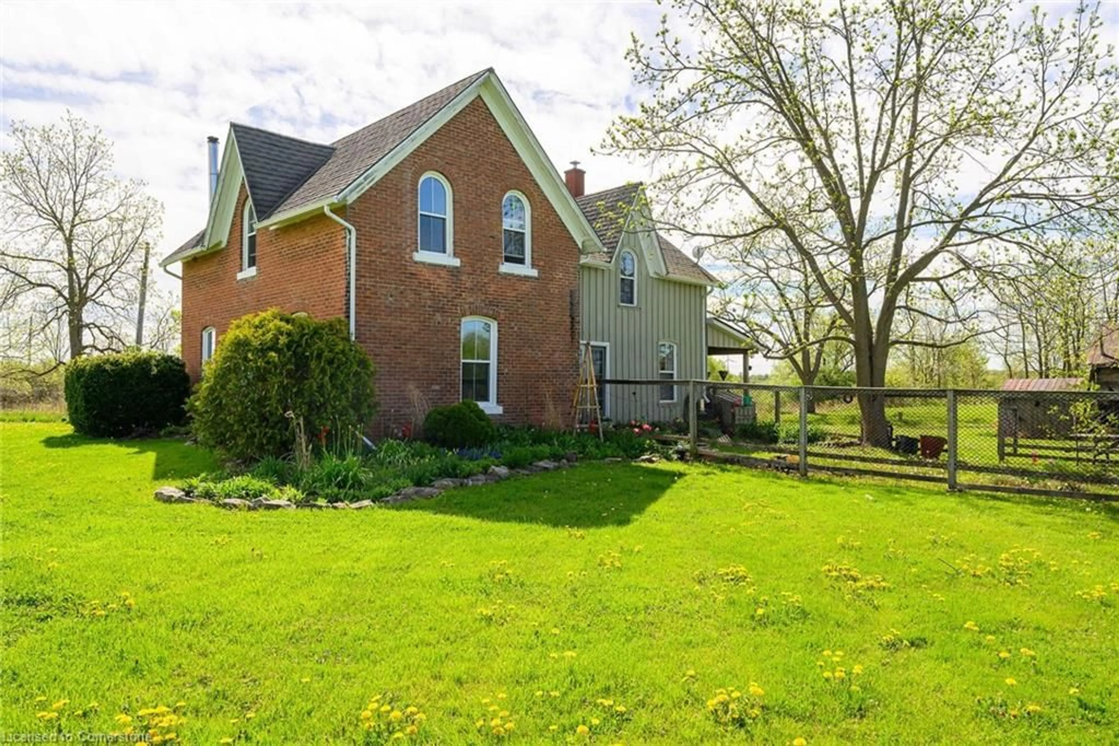 A pic from outside/outdoor area/front of a property/back of a property/a pic from drone, unknown for 1131 Haldimand Road 17, Cayuga Ontario N0A 1E0