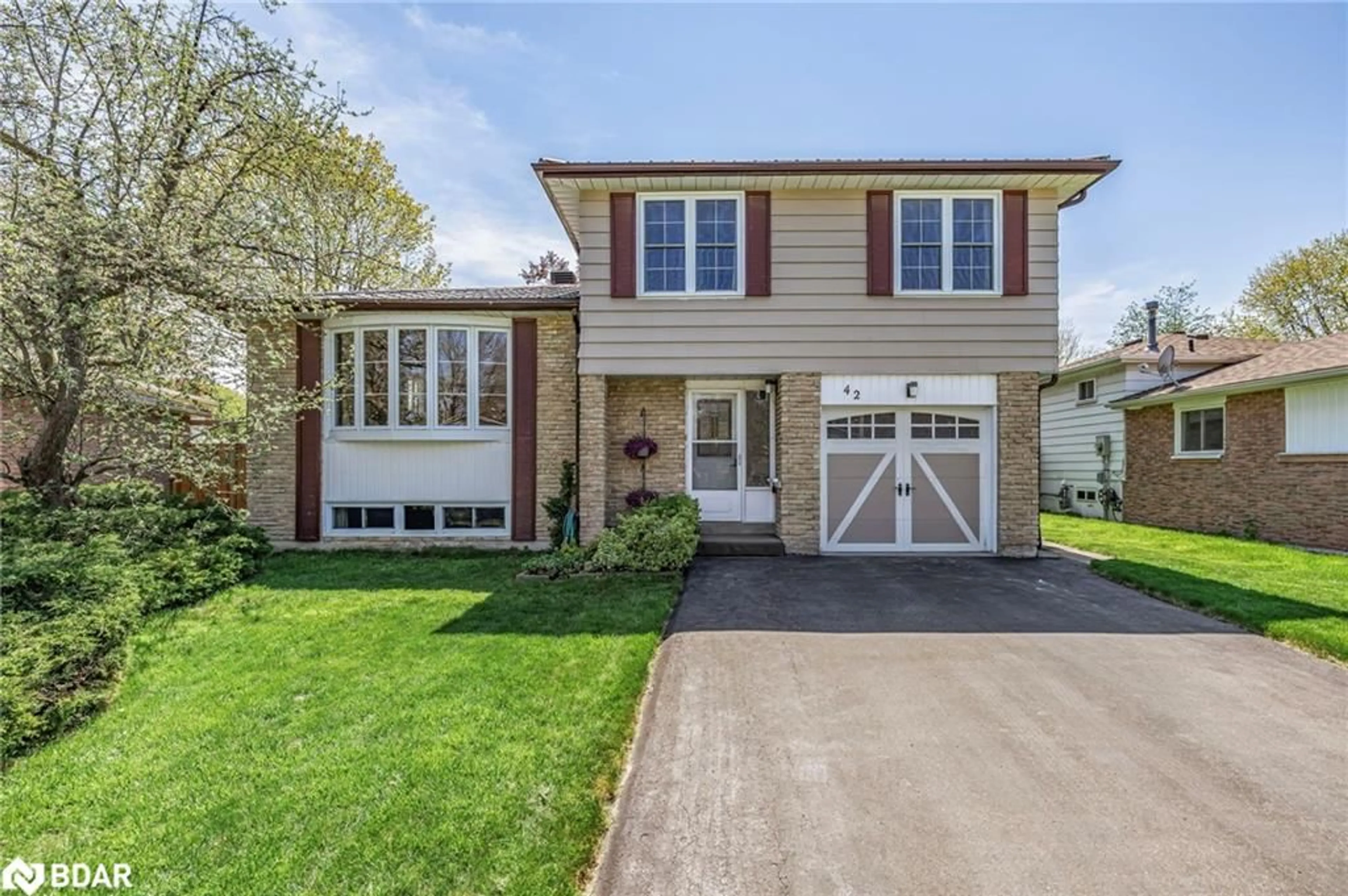 Home with brick exterior material, street for 42 Mccague Cres, Alliston Ontario L9R 1A6