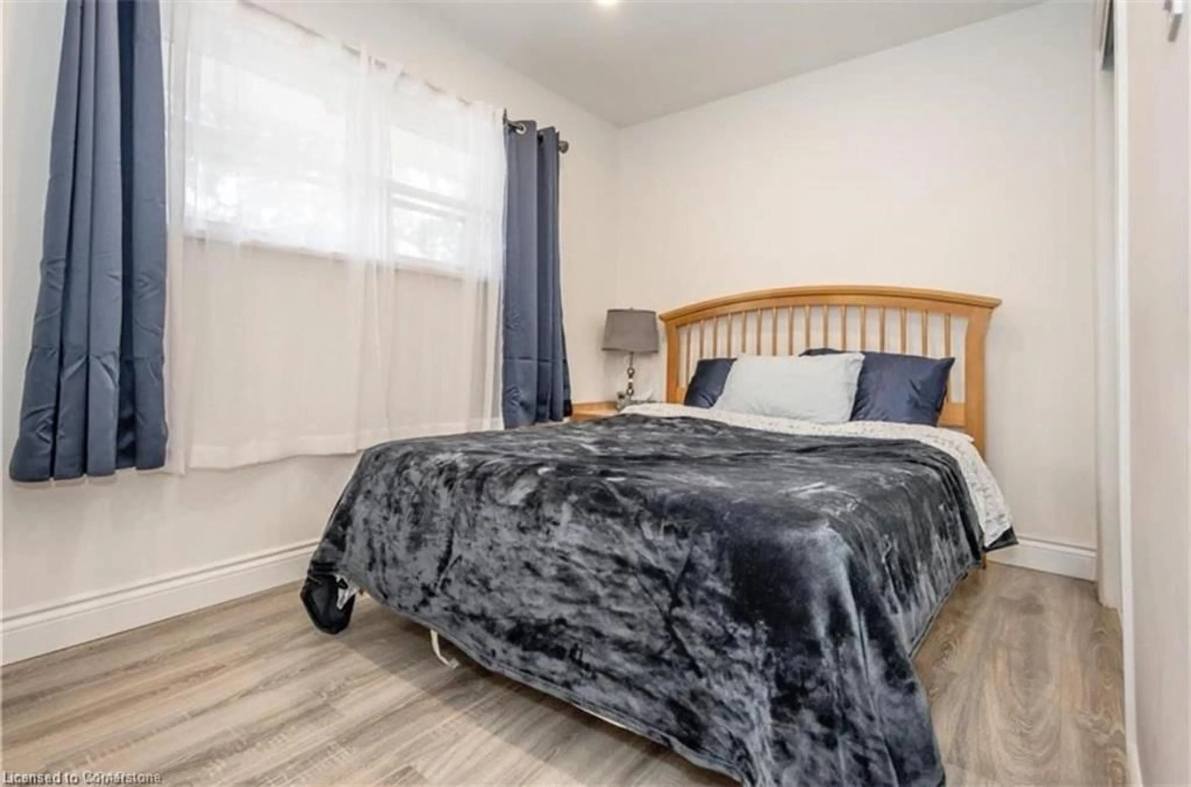 A pic of a room for 33 Third Ave, Cambridge Ontario N1S 2C5