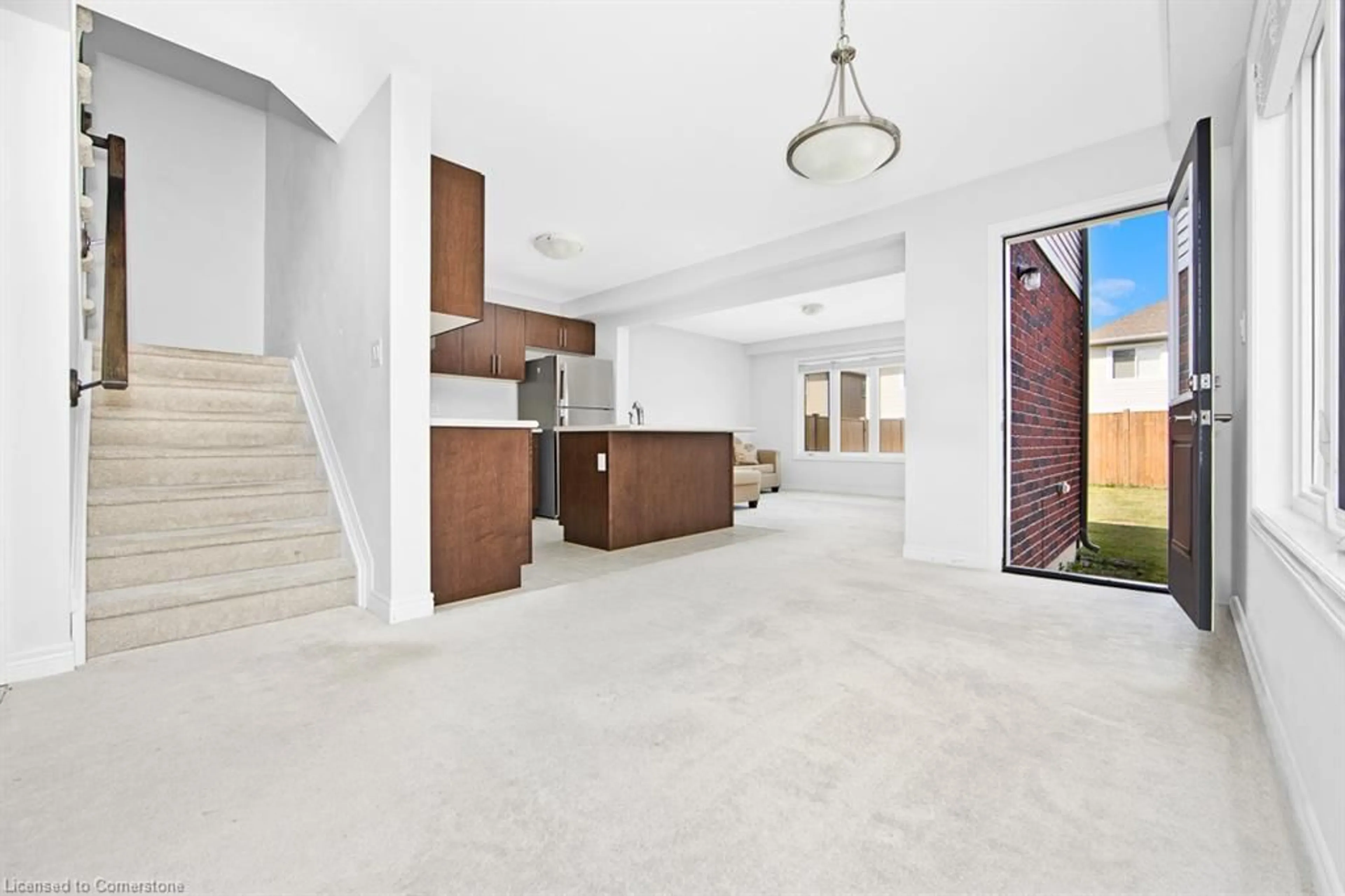 Indoor foyer for 9 Hawthorn Avenue, Thorold Ontario L2V 0H9