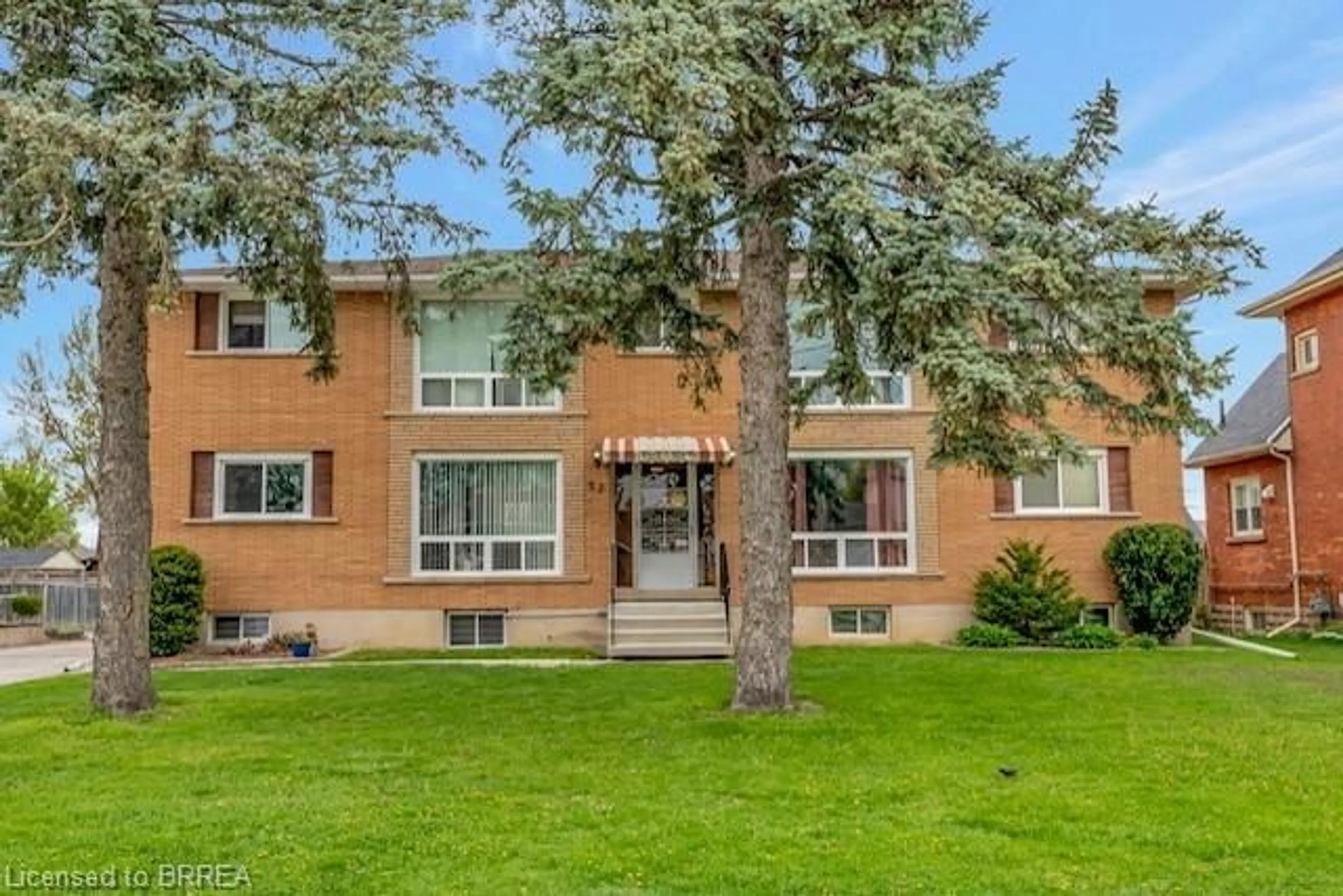 Home with brick exterior material, street for 52 Hampton St, Brantford Ontario N3S 4K8