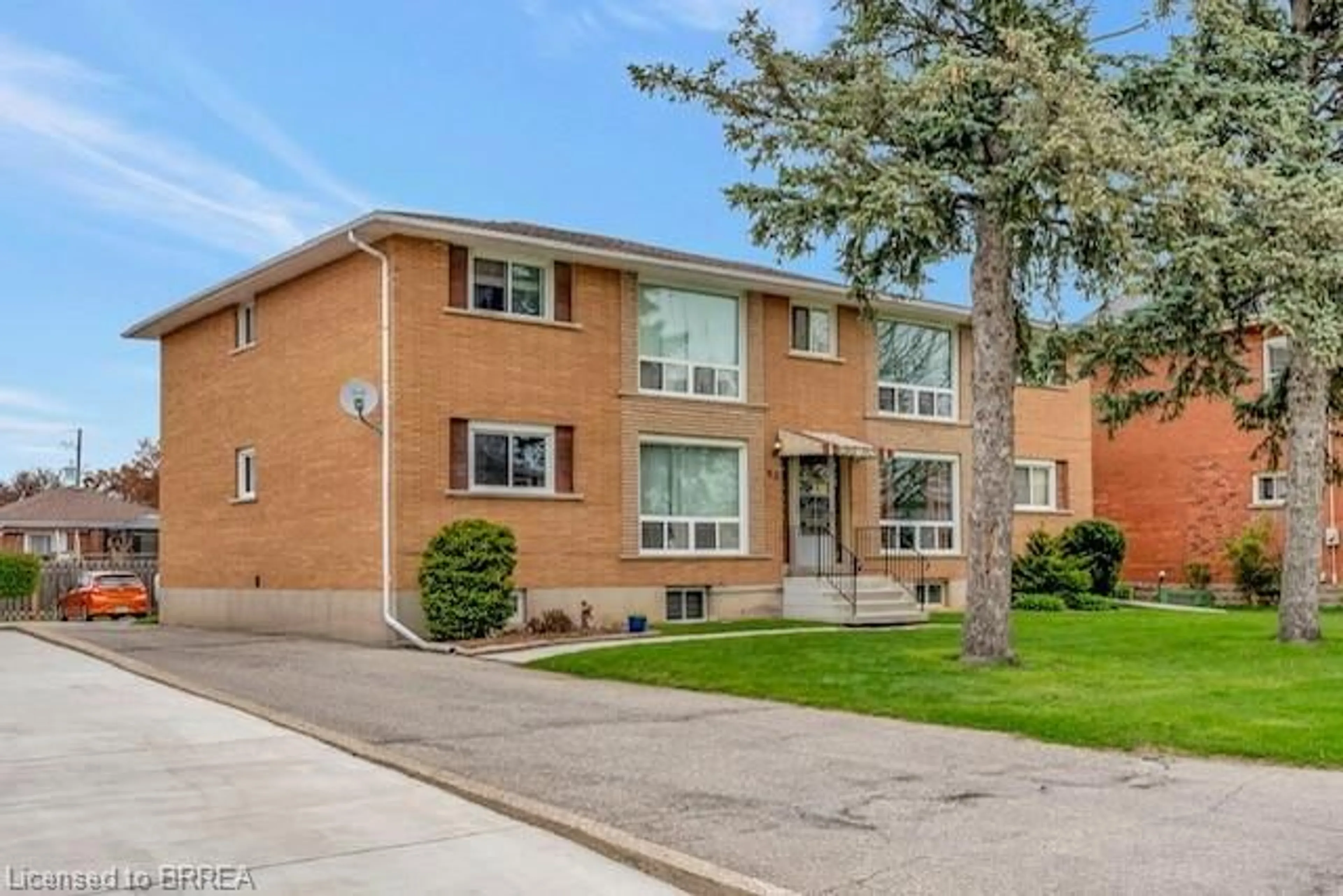 Home with brick exterior material, street for 52 Hampton St, Brantford Ontario N3S 4K8