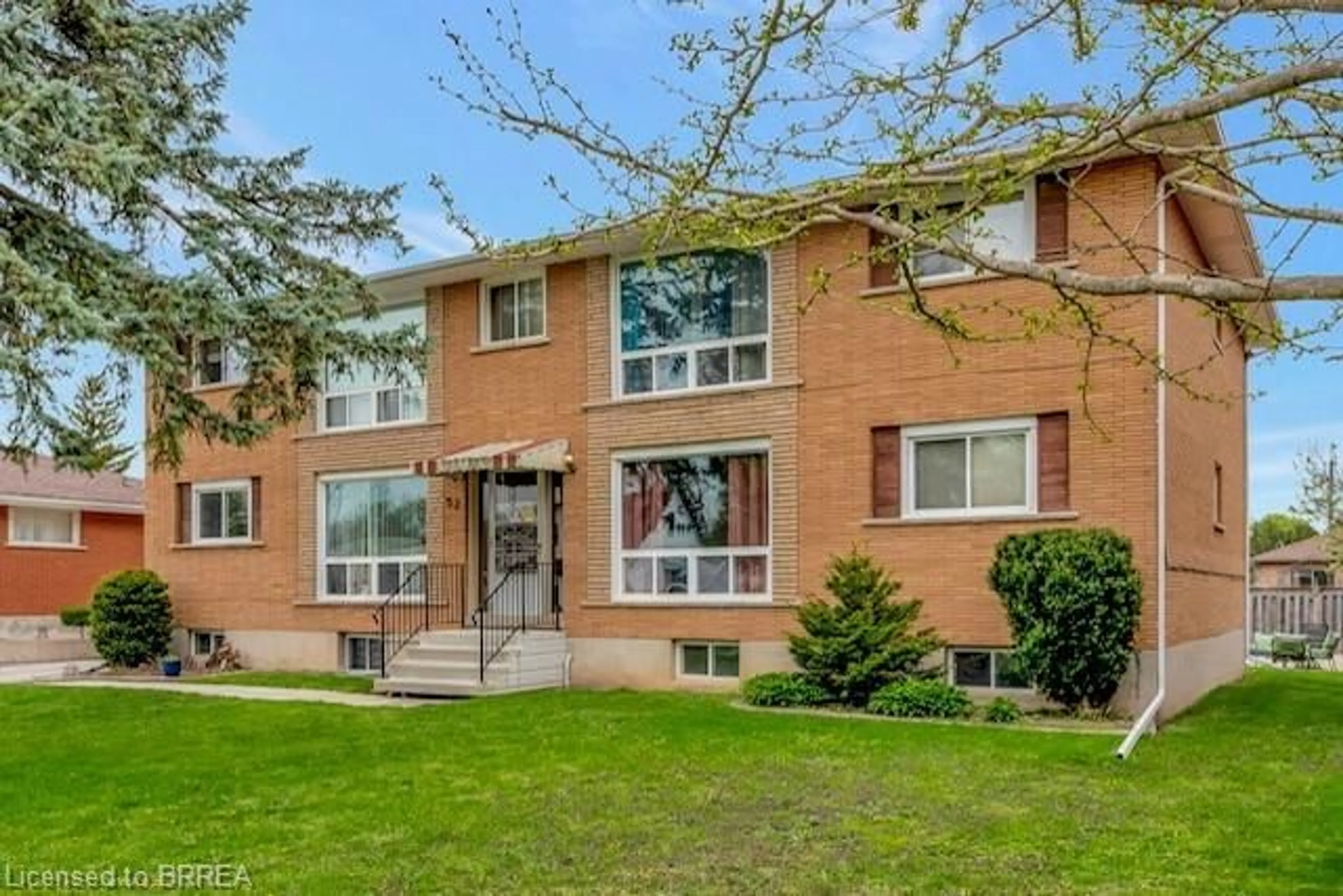 Home with brick exterior material, street for 52 Hampton St, Brantford Ontario N3S 4K8