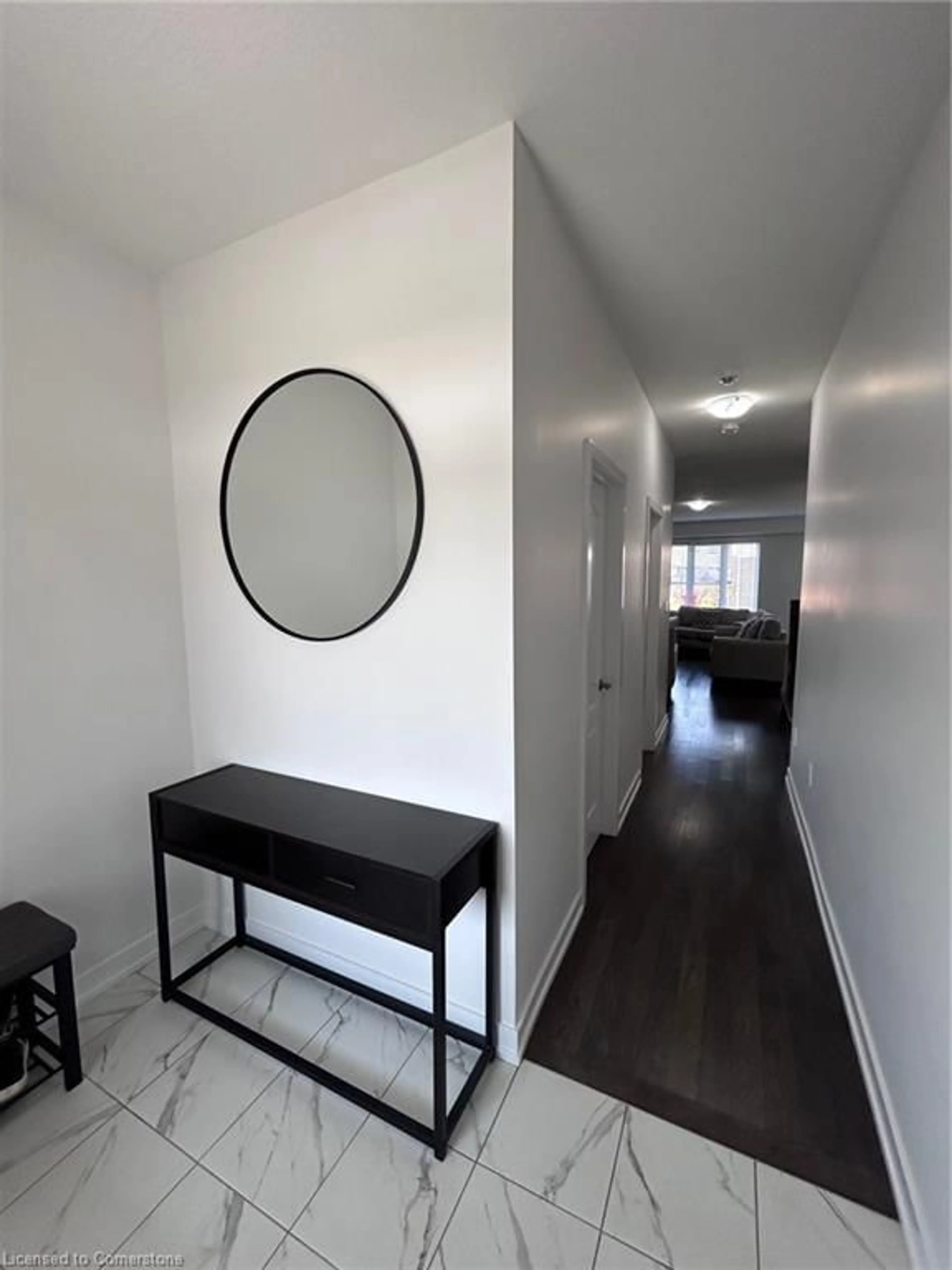 Indoor entryway for 160 Whithorn Cres, Caledonia Ontario N3W 0G4