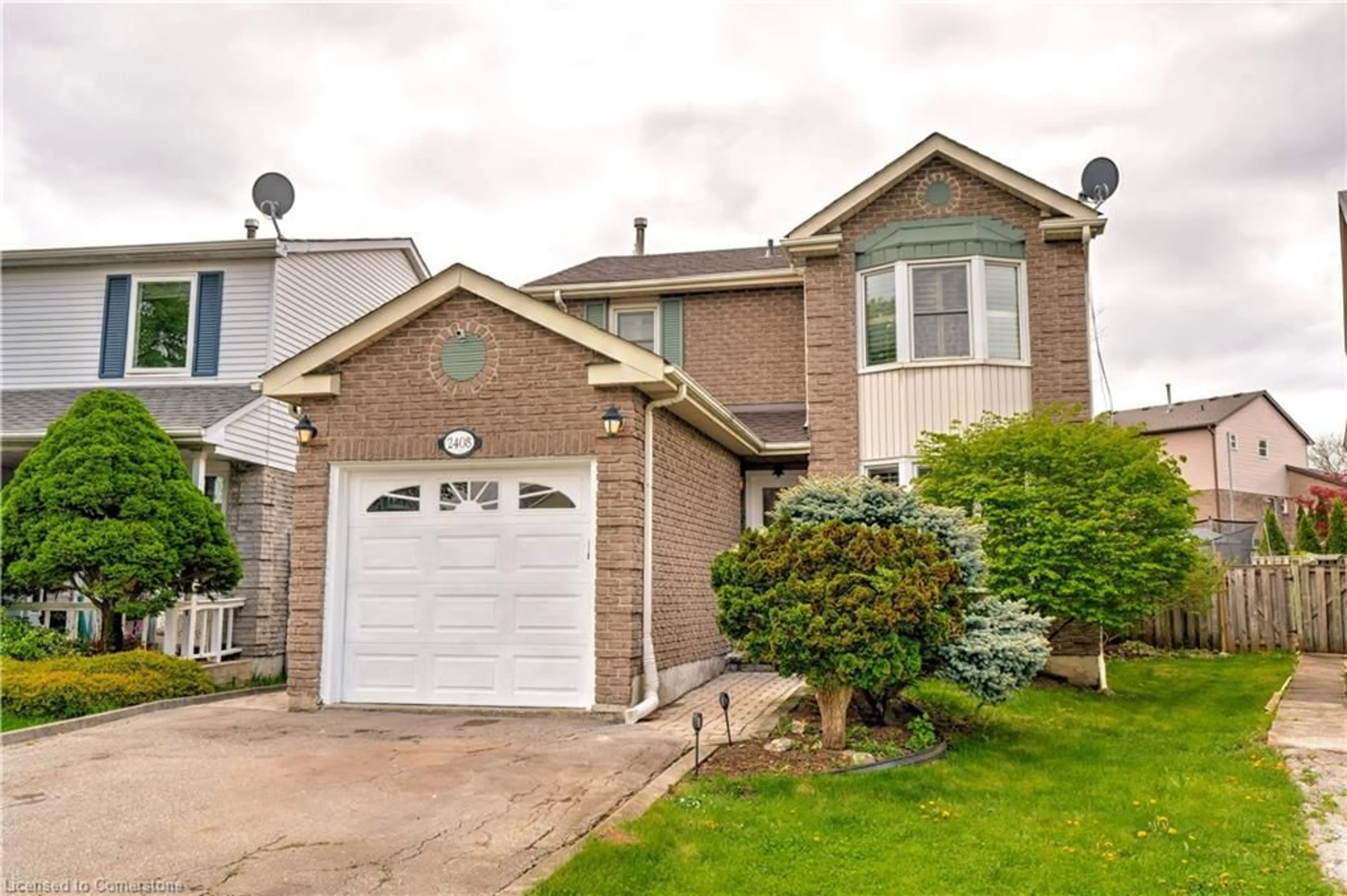 Home with brick exterior material, street for 2408 Paula Crt, Burlington Ontario L7P 4M1