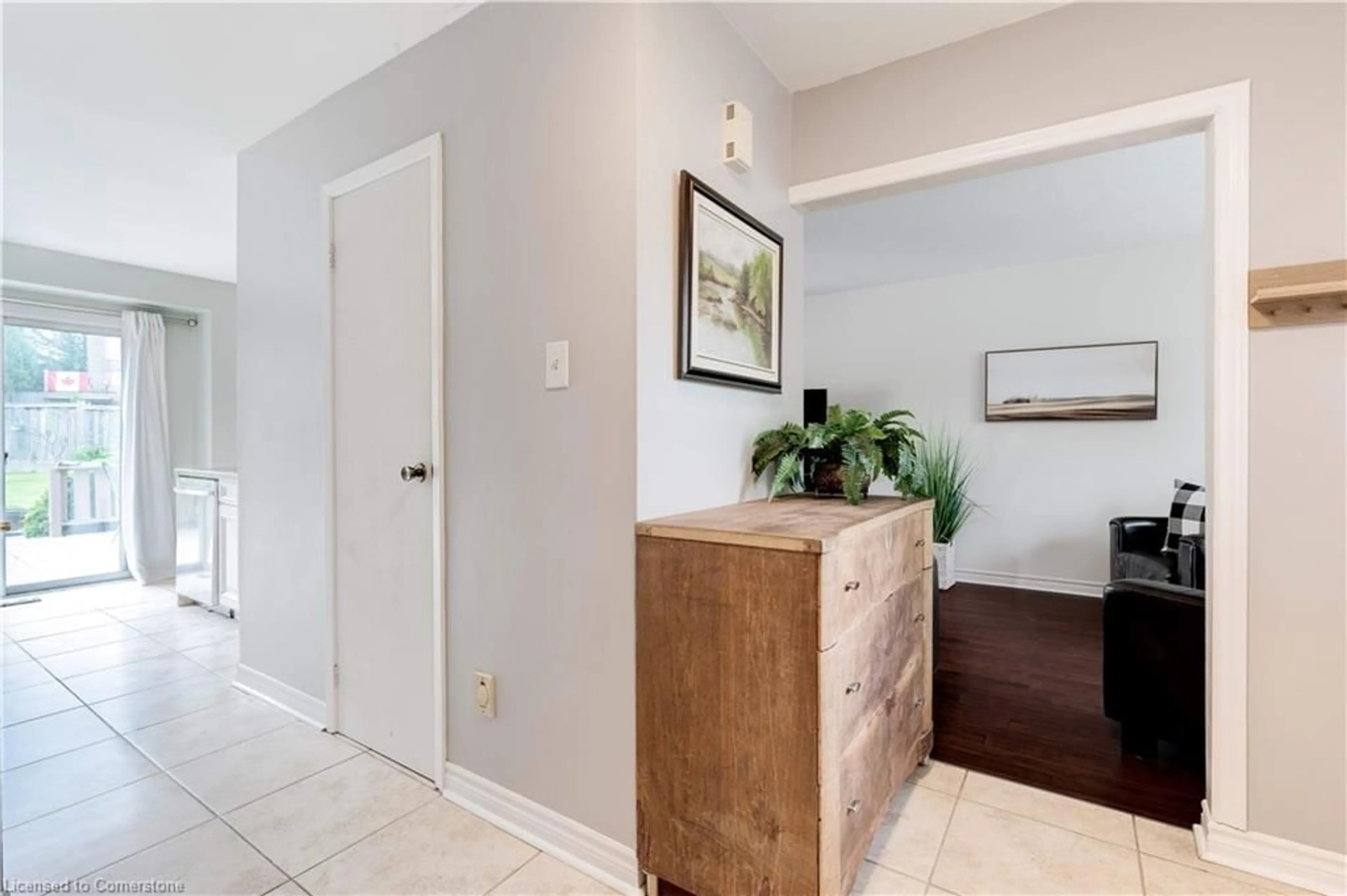 Indoor entryway for 2408 Paula Crt, Burlington Ontario L7P 4M1